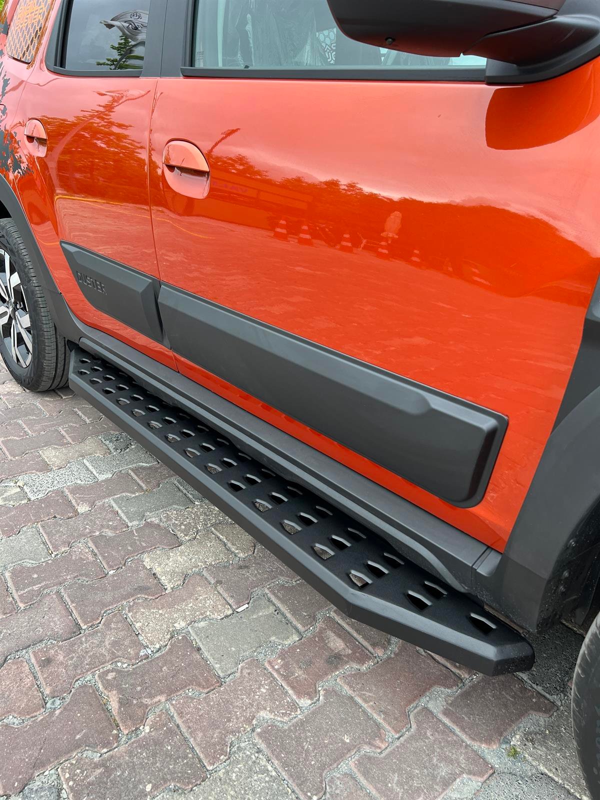 Dacia Duster Yan Kapı Kaplama Seti Safari 