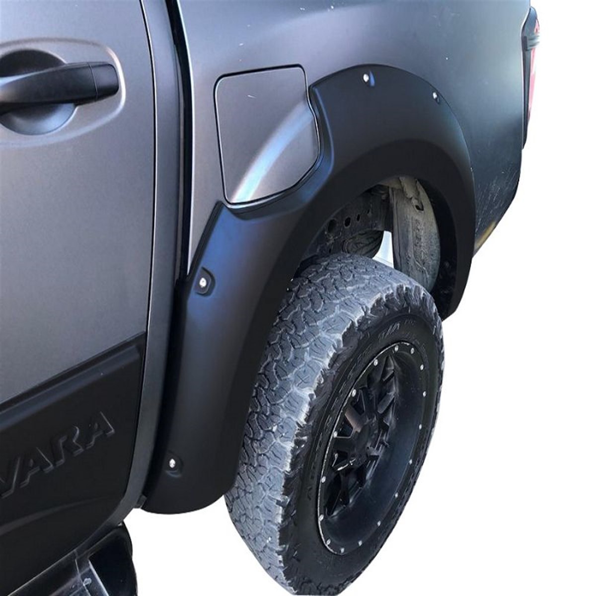 Nissan Navara Dodik Çamurluk Kaplama Seti Safari Civatalı 