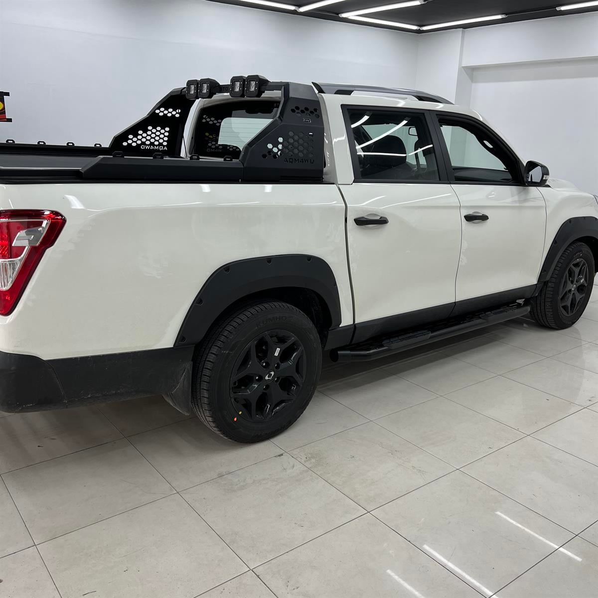 SsangYong Musso Grand Işıklı Rollbar  ( AQM- X11 )