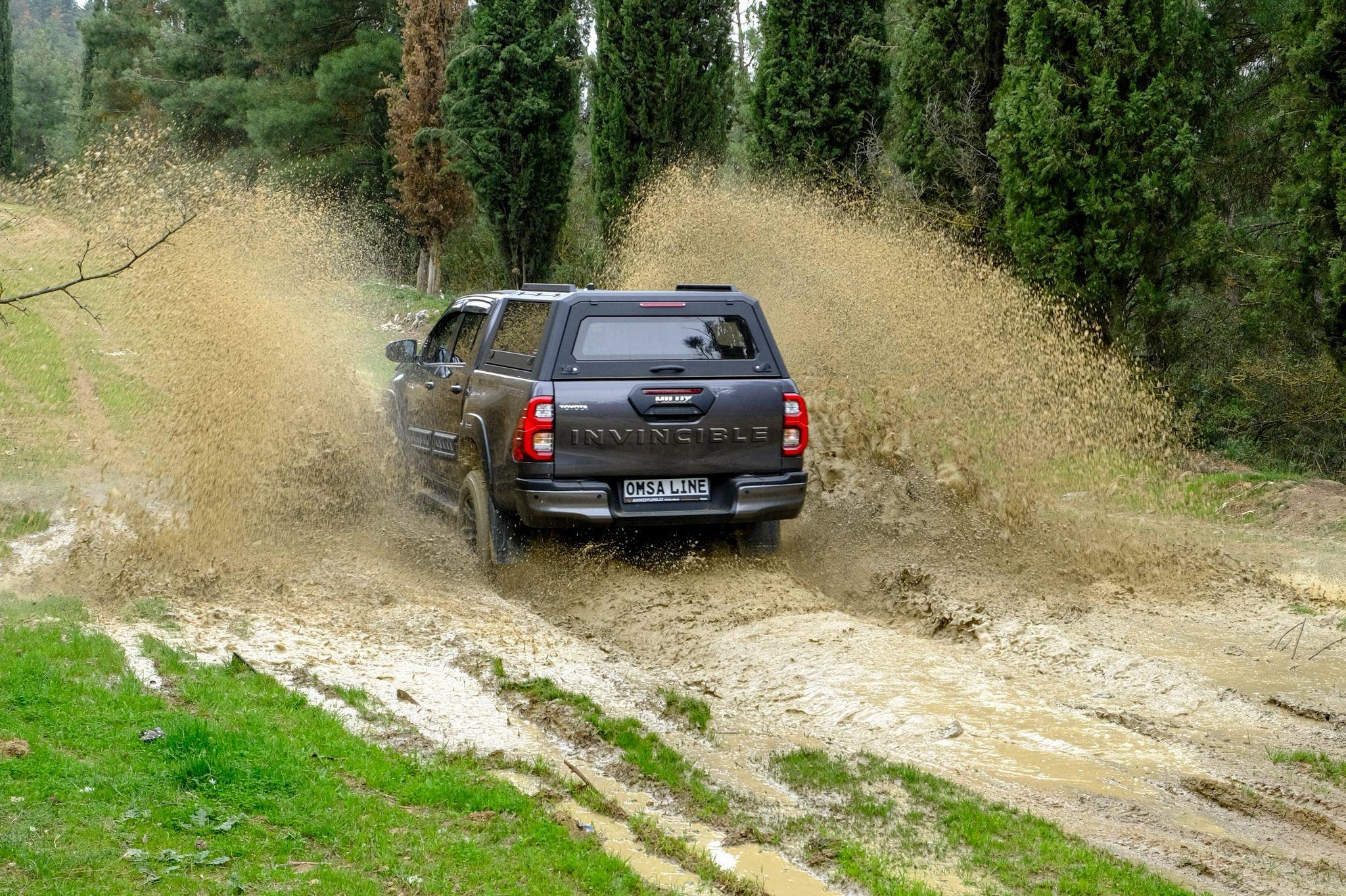 Toyota Hilux Camlı Kabin Paslanmaz Çelik