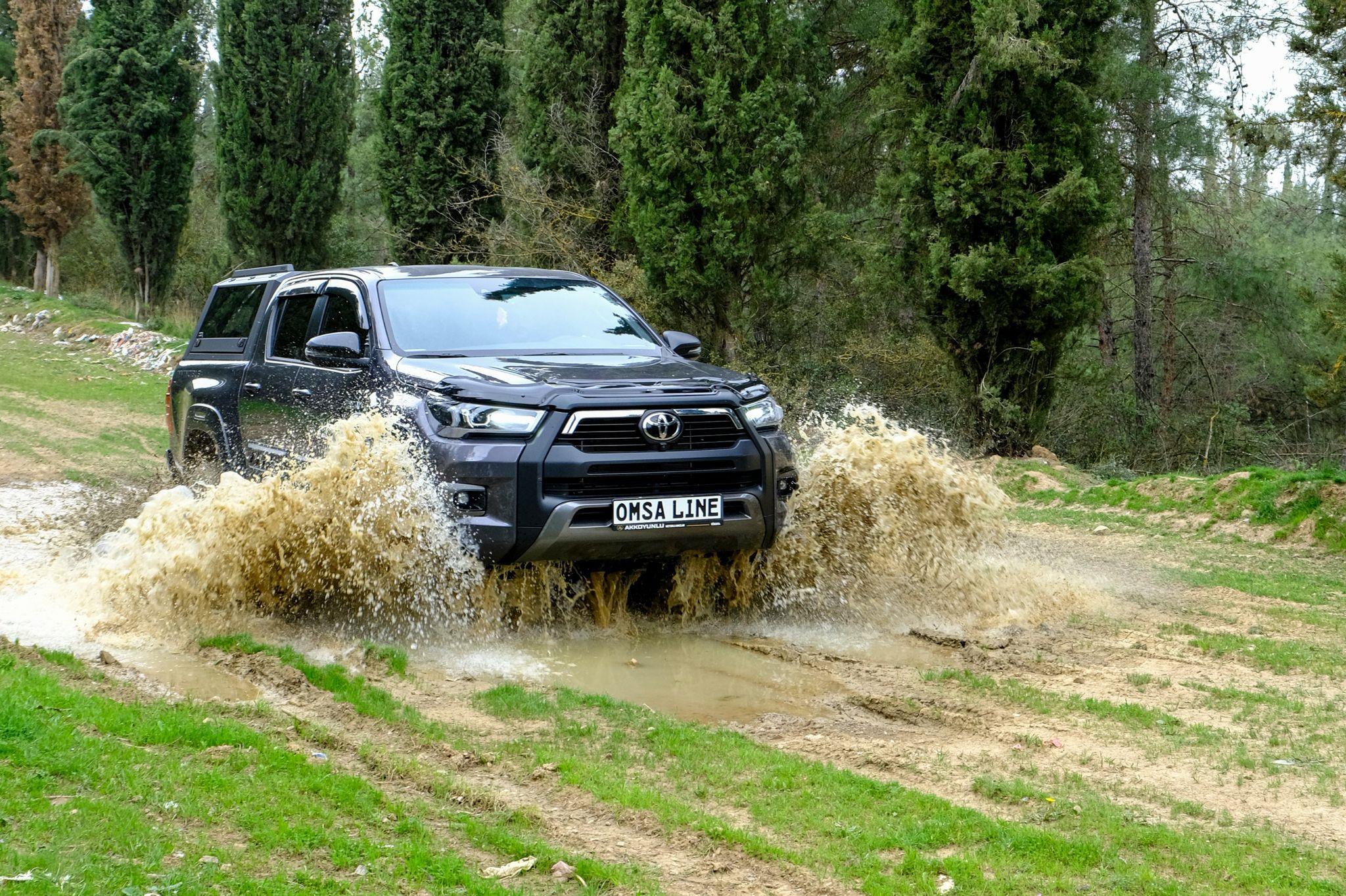 Toyota Hilux Camlı Kabin Paslanmaz Çelik