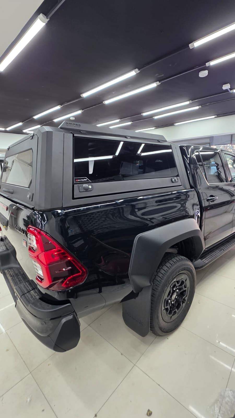 Toyota Hilux GR Sport Camlı Kabin Paslanmaz Çelik
