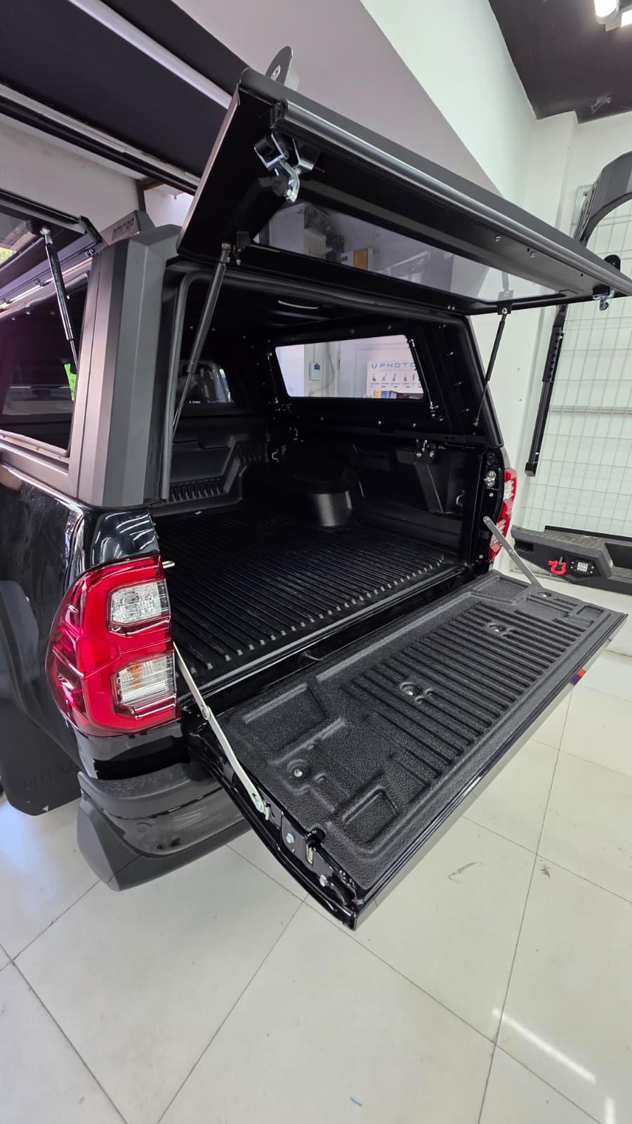 Toyota Hilux GR Sport Camlı Kabin Paslanmaz Çelik