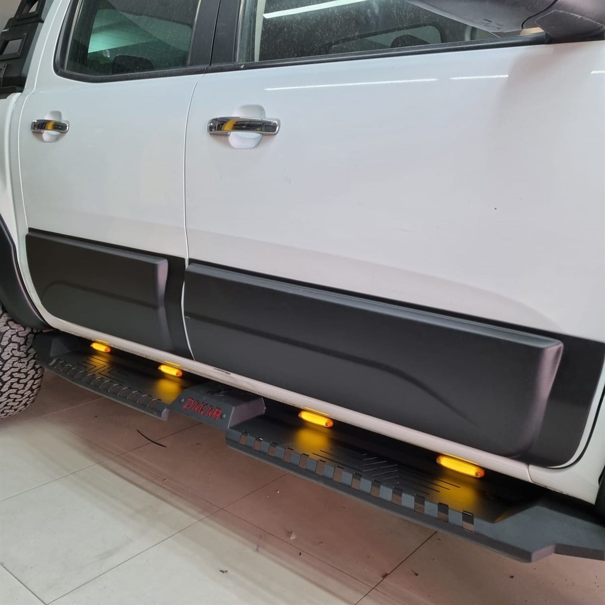 Volkswagen Amorok Yan Basamak (2010+ Led Işıklı Off Road Yan Basamak V2)