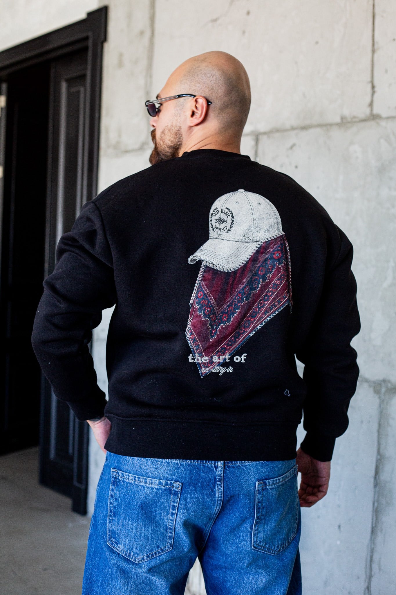 Sırt Şapka ve Bandana Nakışlı Bisiklet Yaka Sweatshirt (SVTS104)