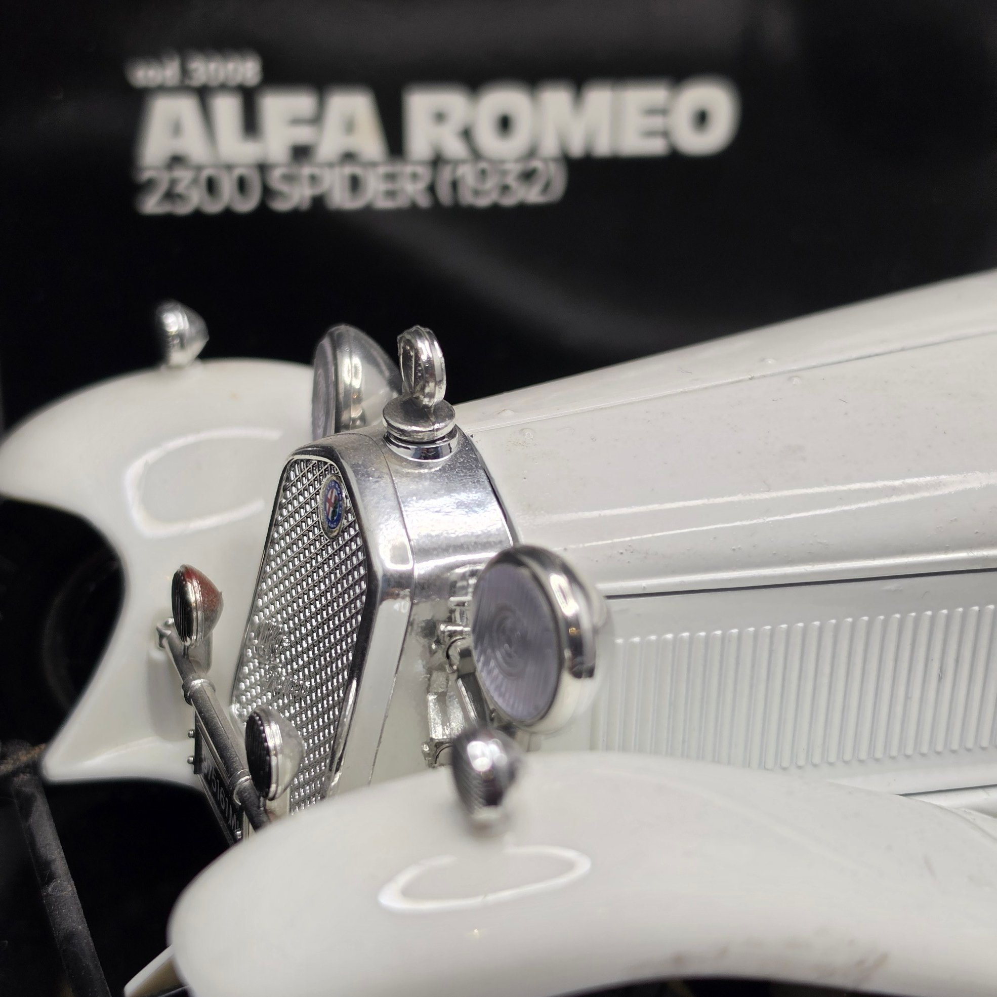 DiecastBburago 1:18 Alfa Romeo 2300 Spider (1932) - Kutulu (Cod. 3008 Made in Italy)