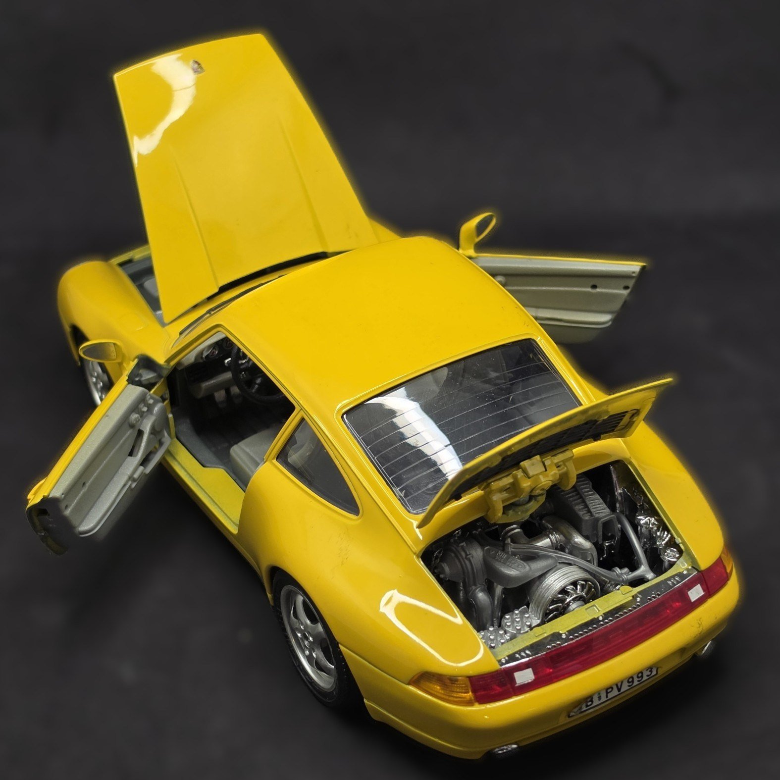 DiecastBburago 1:18 Porsche 911 Carrera (993) 1993 Made in Italy (Vintage Diecast)