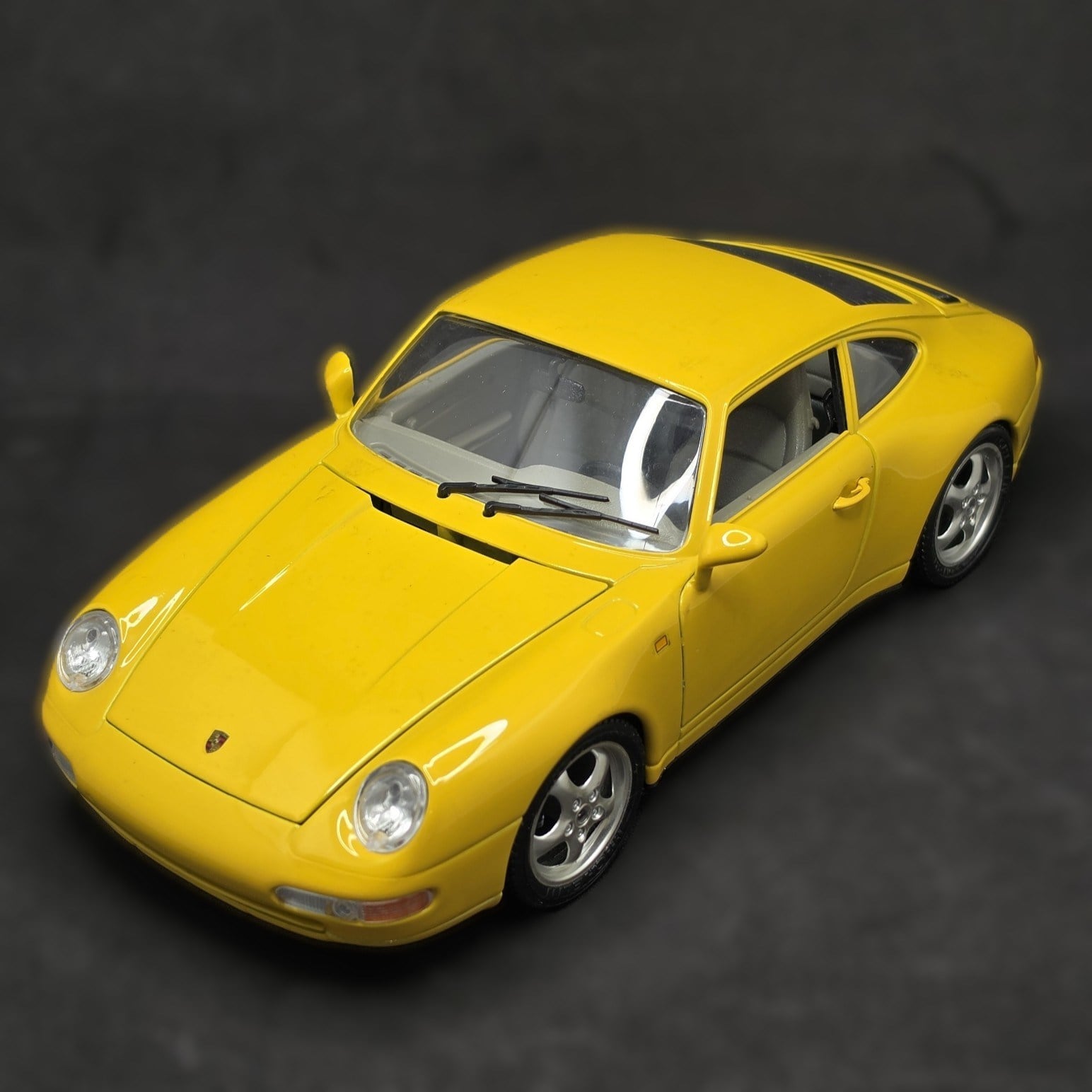DiecastBburago 1:18 Porsche 911 Carrera (993) 1993 Made in Italy (Vintage Diecast)