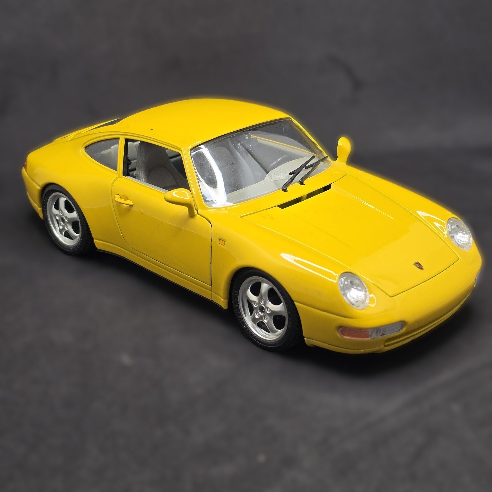 DiecastBburago 1:18 Porsche 911 Carrera (993) 1993 Made in Italy (Vintage Diecast)