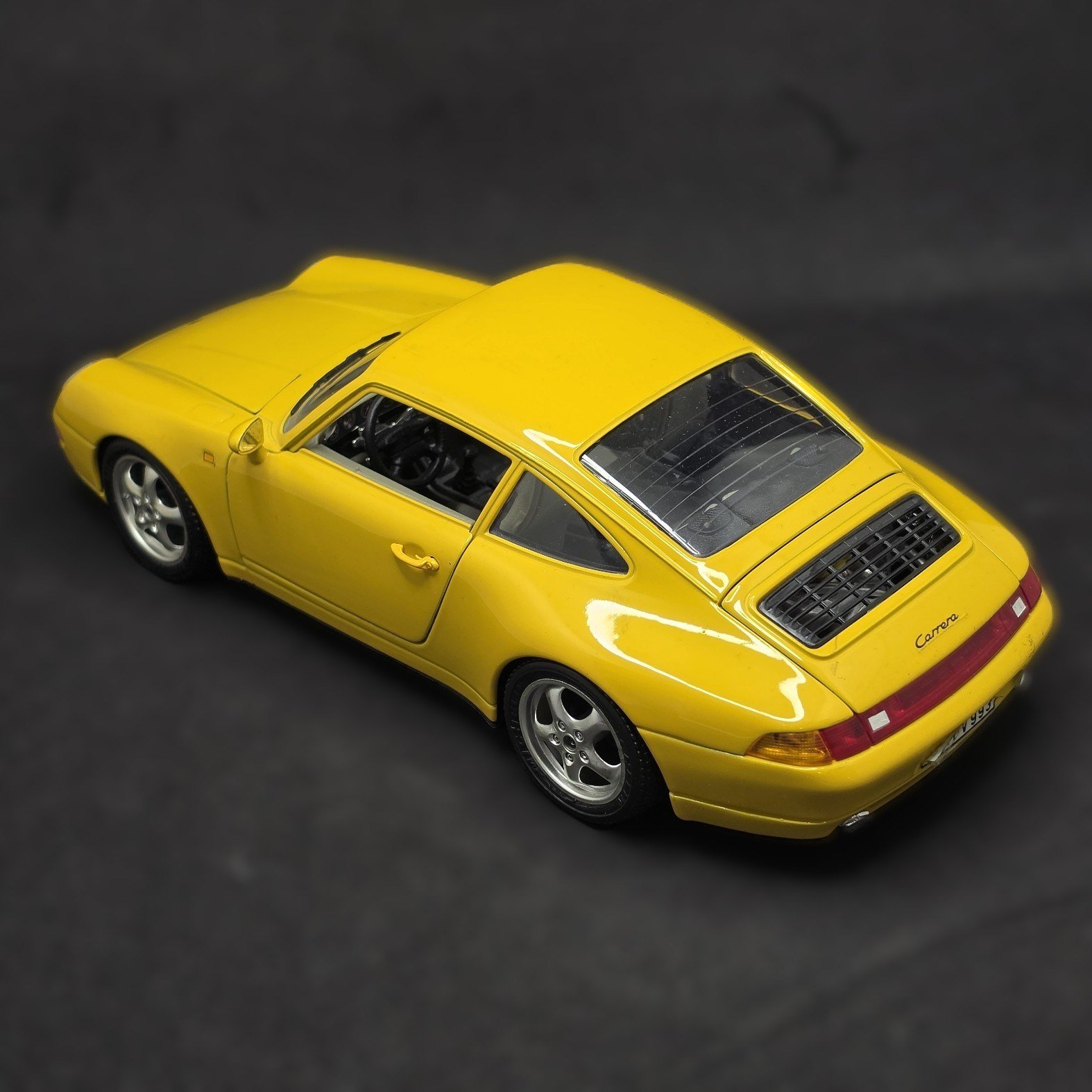 DiecastBburago 1:18 Porsche 911 Carrera (993) 1993 Made in Italy (Vintage Diecast)