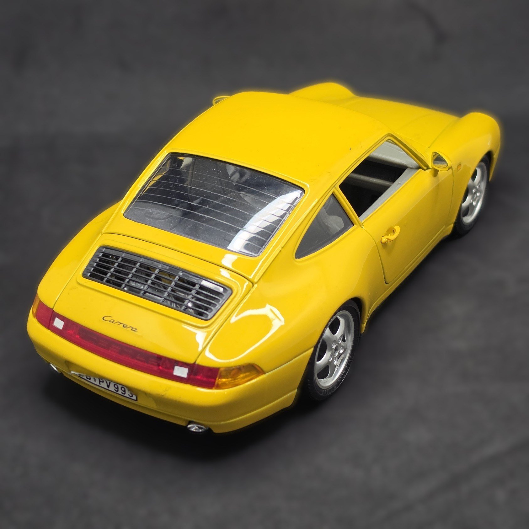 DiecastBburago 1:18 Porsche 911 Carrera (993) 1993 Made in Italy (Vintage Diecast)