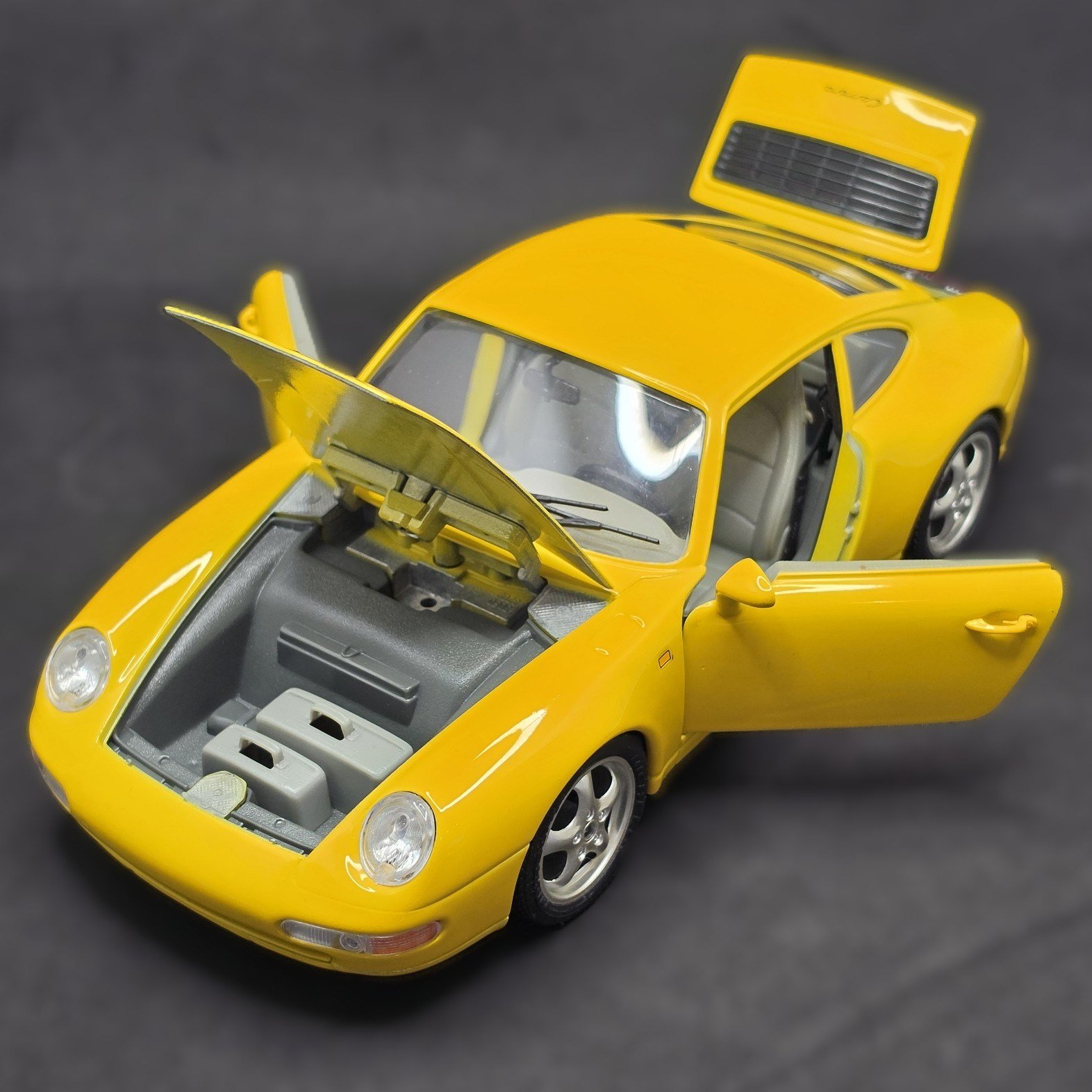 DiecastBburago 1:18 Porsche 911 Carrera (993) 1993 Made in Italy (Vintage Diecast)