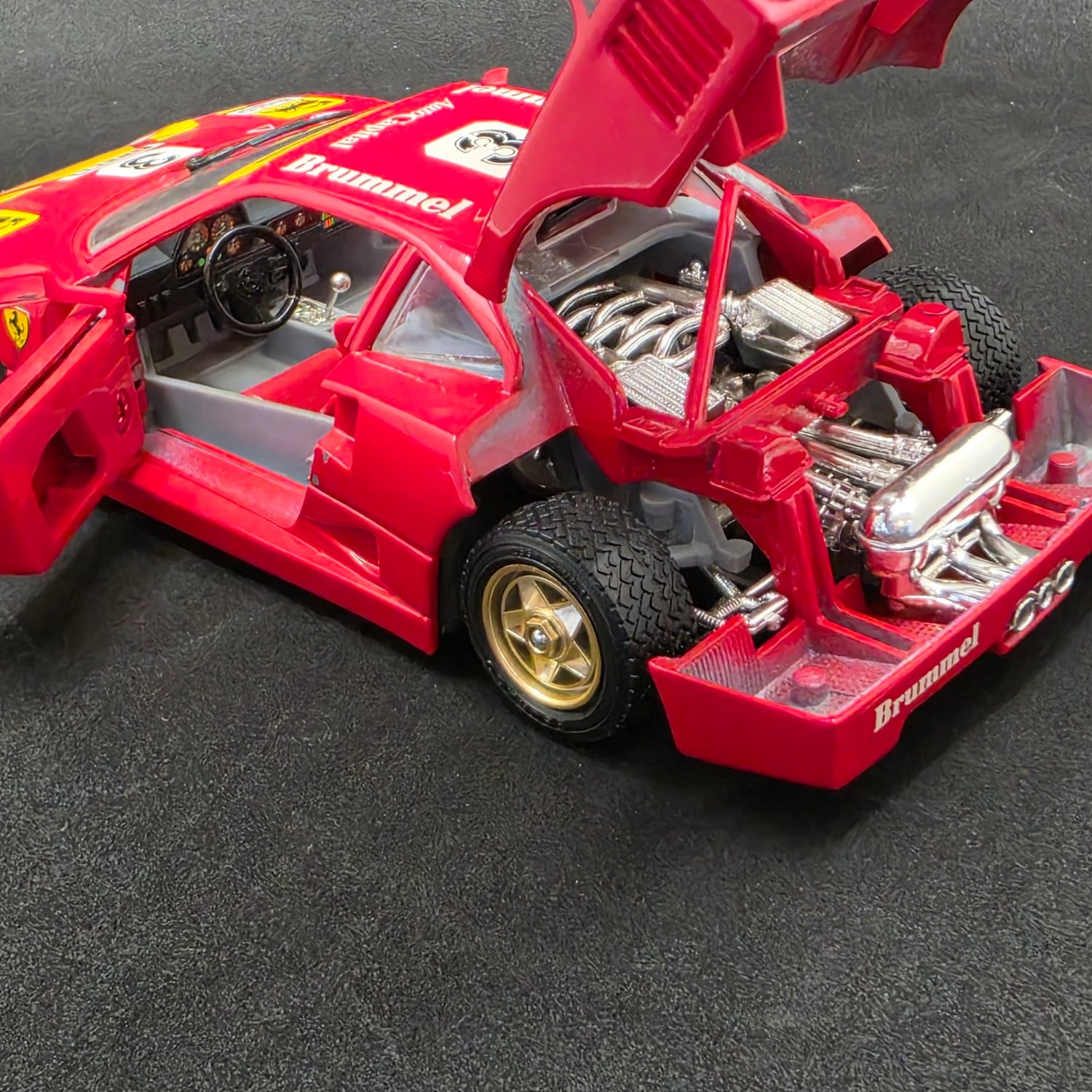 DiecastBburago 1:24 Ferrari F40 (1987) Brummel Racing #3 Made in Italy (Vintage Diecast)