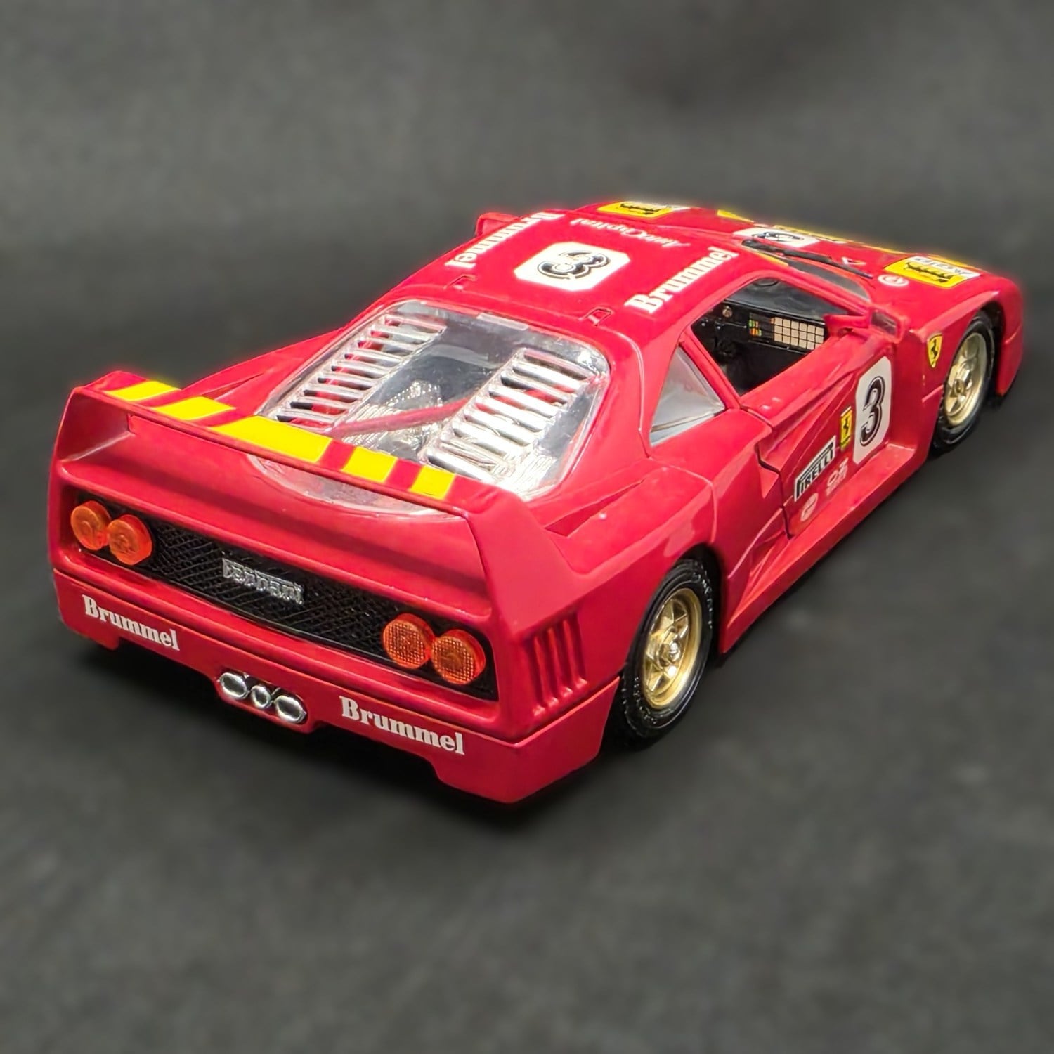 DiecastBburago 1:24 Ferrari F40 (1987) Brummel Racing #3 Made in Italy (Vintage Diecast)