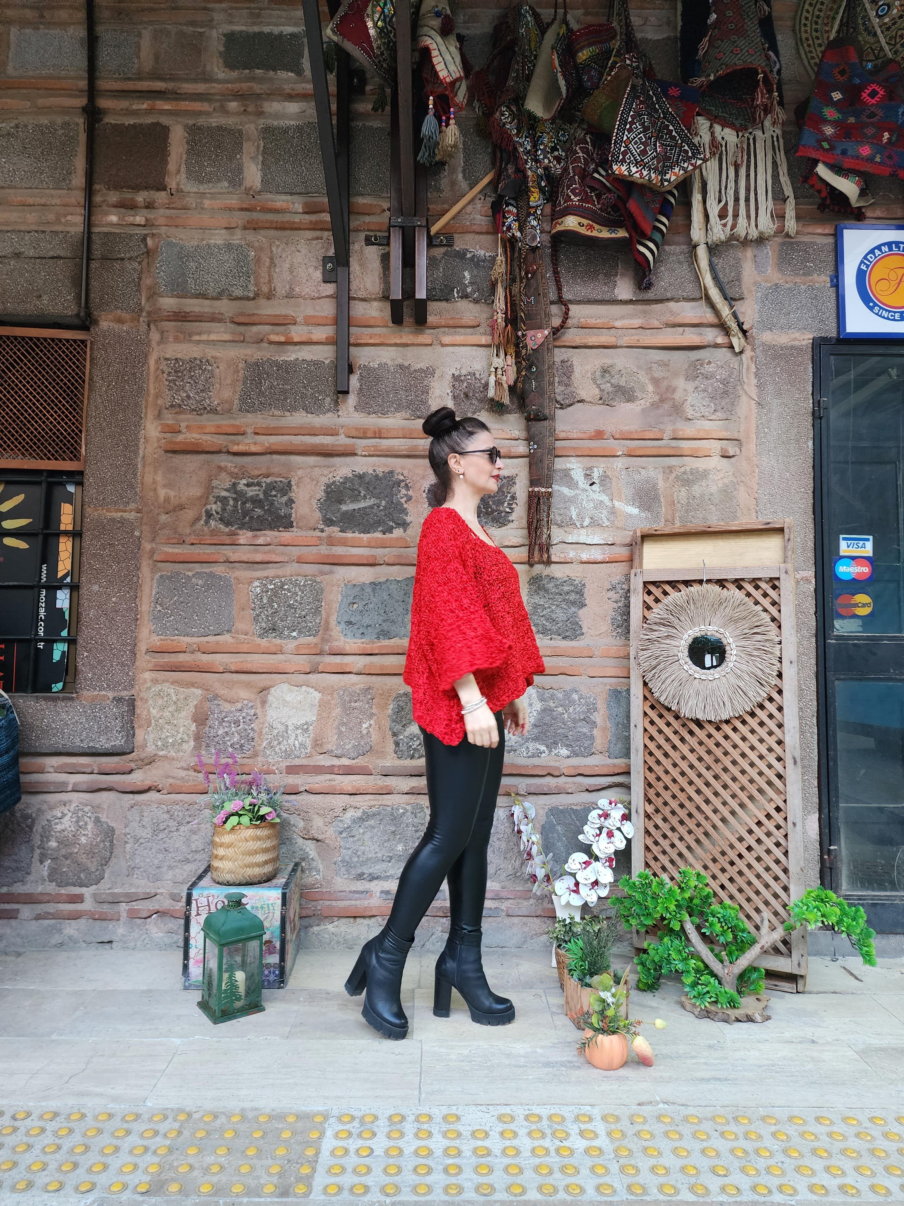  Koton ve Akrilik Karışımı Makina Örme Kırmızı Kazak