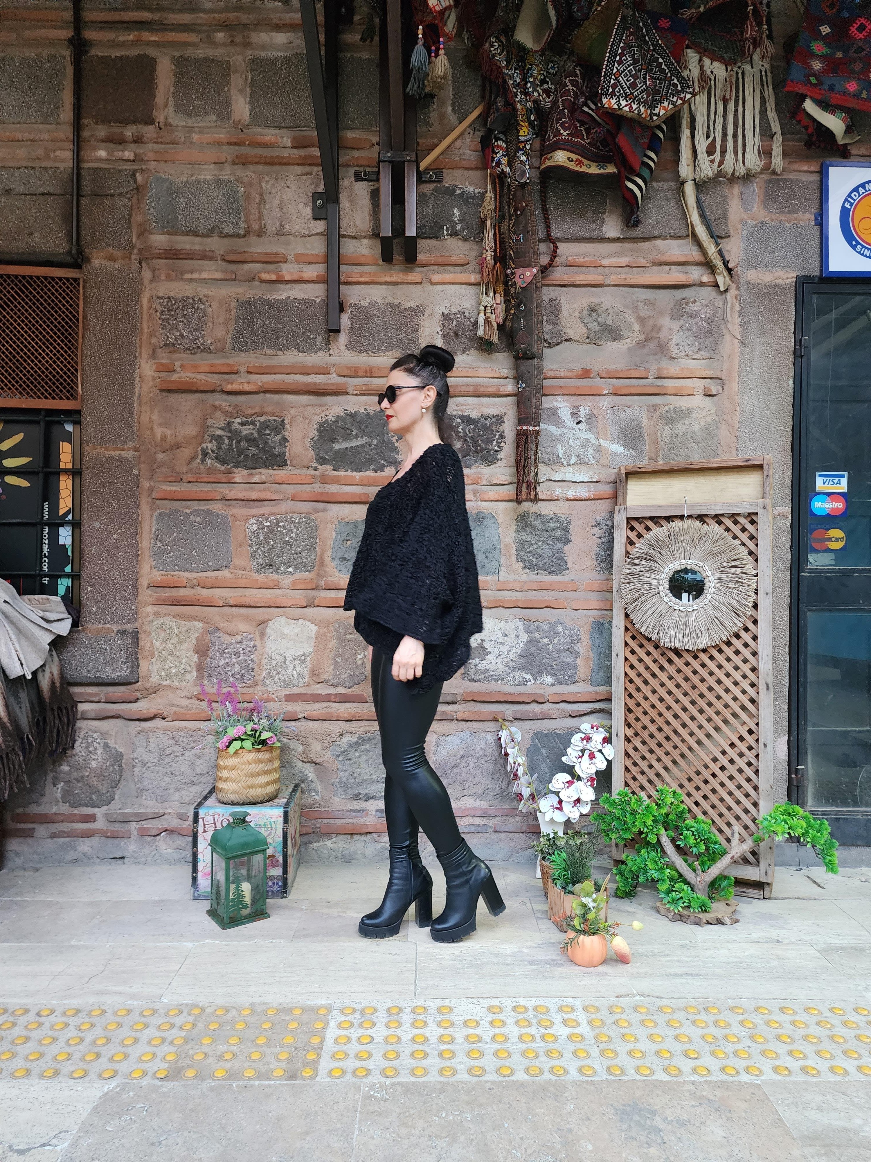  Koton ve Akrilik Karışımı Makina Örme Siyah Kazak