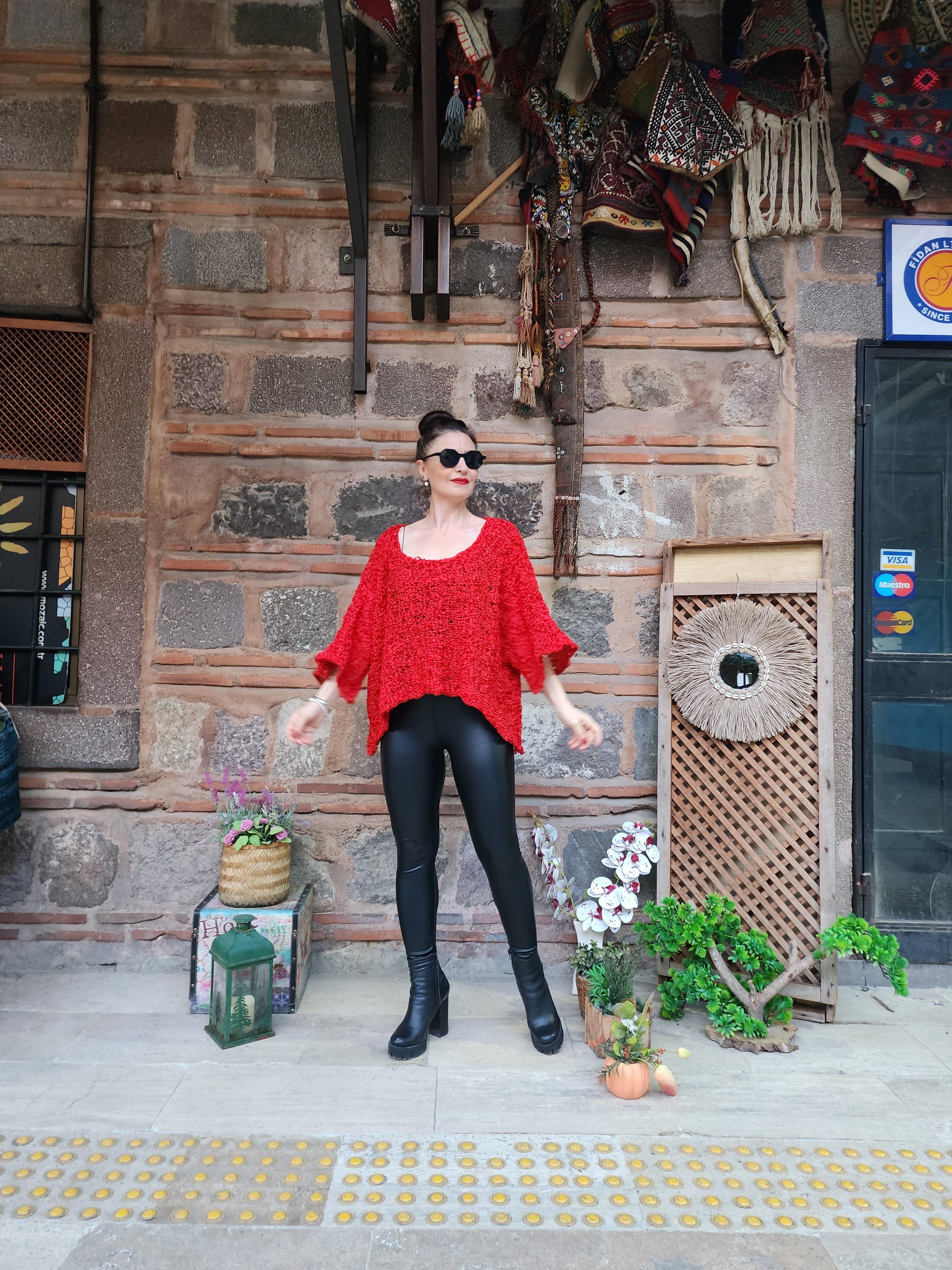  Koton ve Akrilik Karışımı Makina Örme Kırmızı Kazak