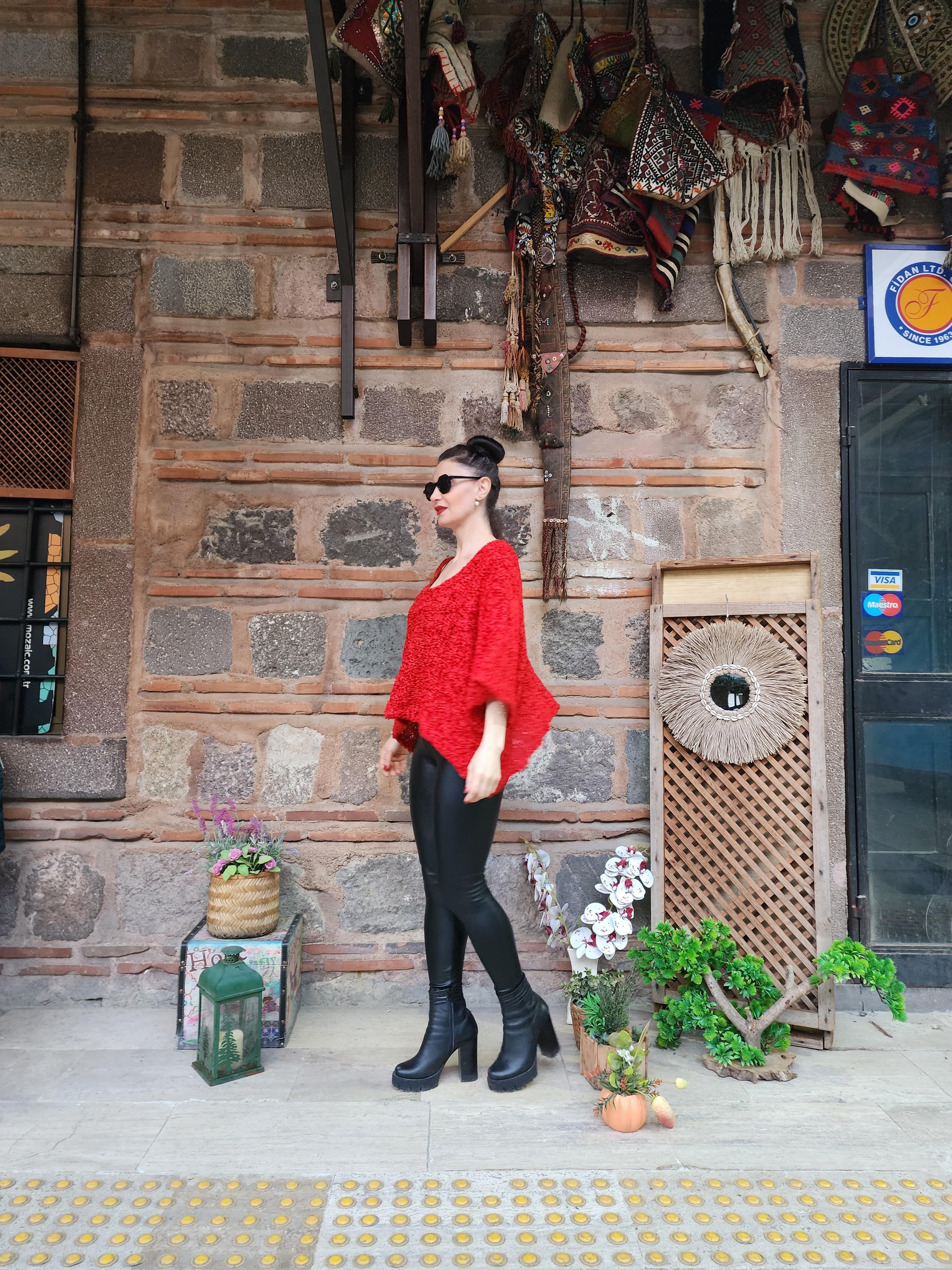  Koton ve Akrilik Karışımı Makina Örme Kırmızı Kazak