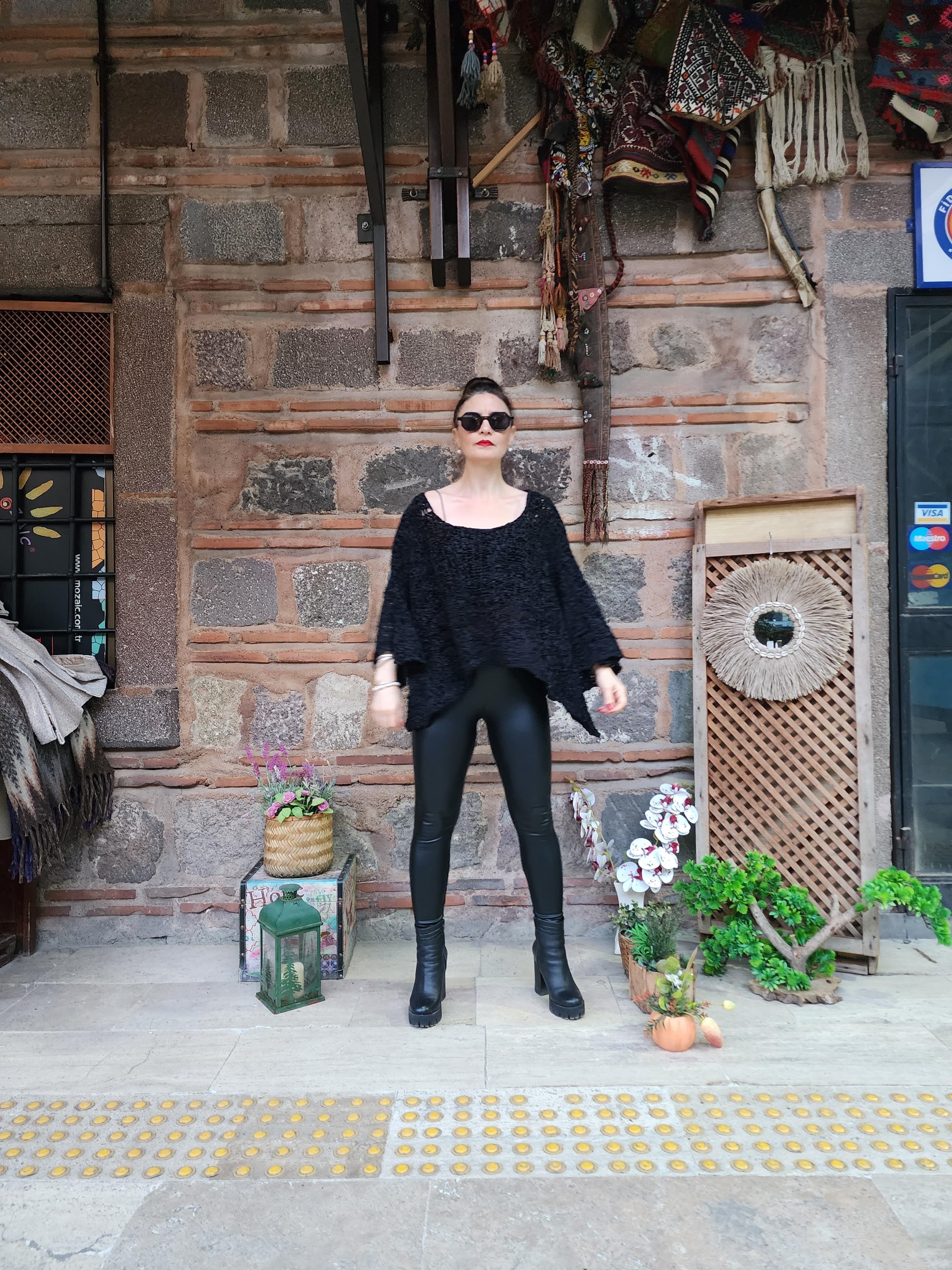  Koton ve Akrilik Karışımı Makina Örme Siyah Kazak