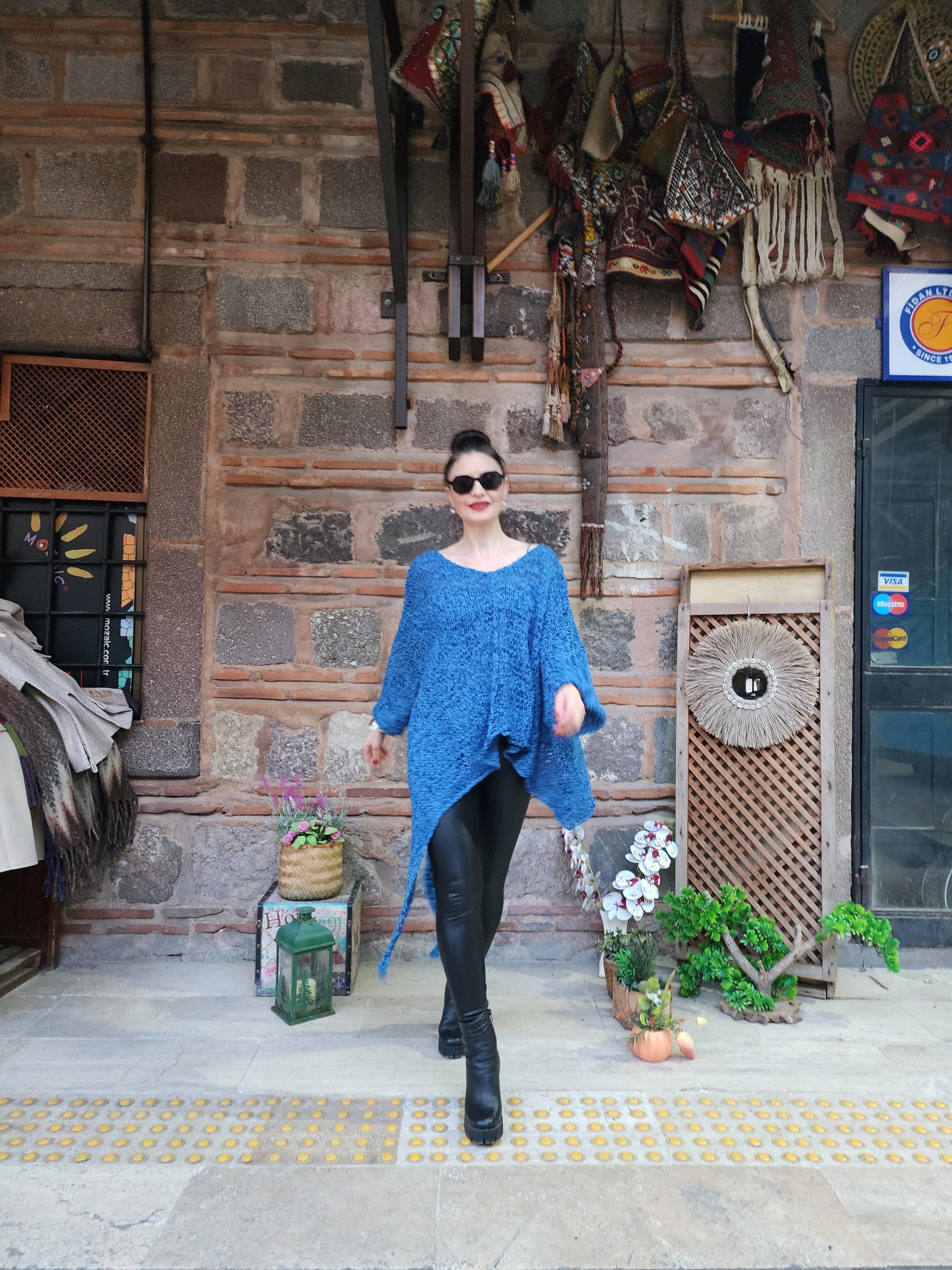 Asimetrik Koton ve Akrilik Karışımı Makina Örme Taş Rengi Kazak