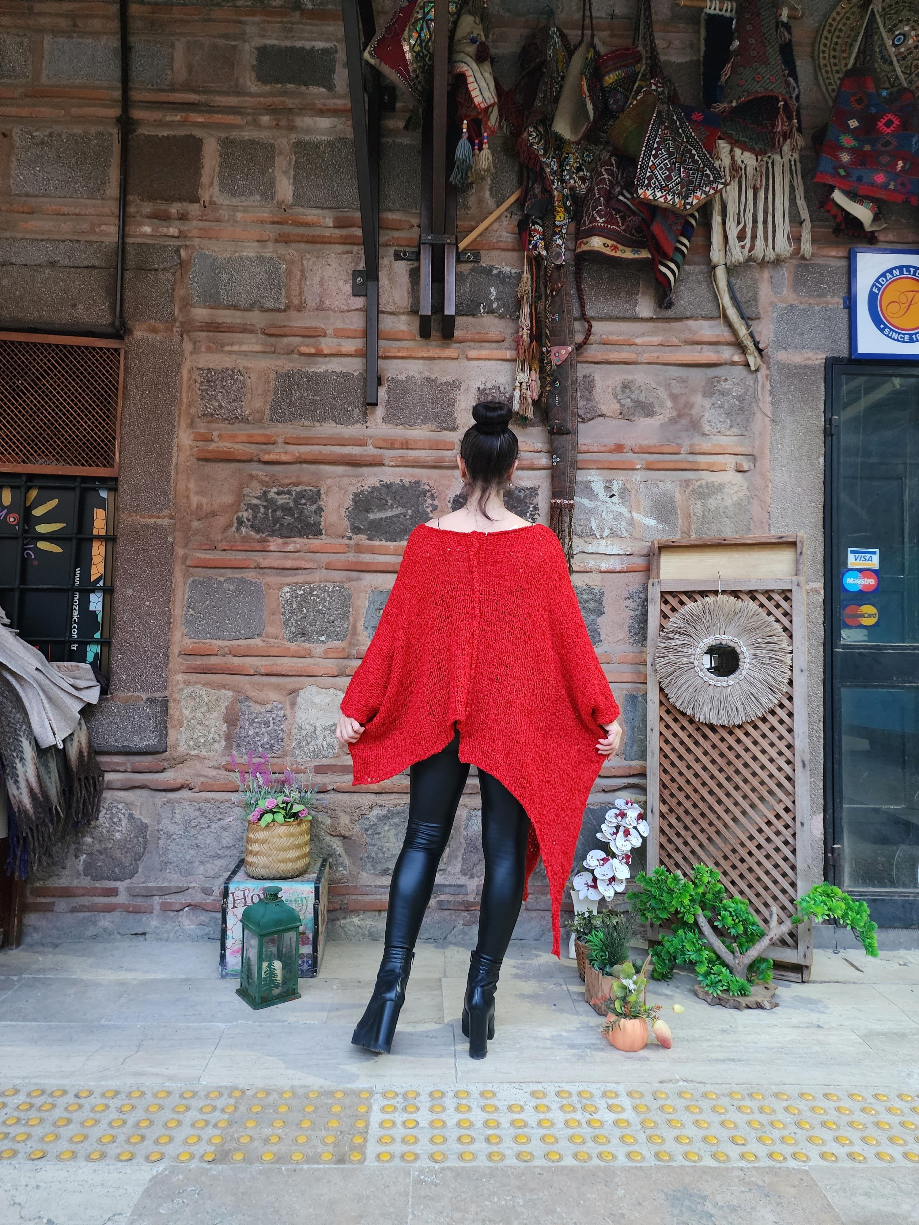 Asimetrik Koton ve Akrilik Karışımı Makina Örme Kırmızı Kazak