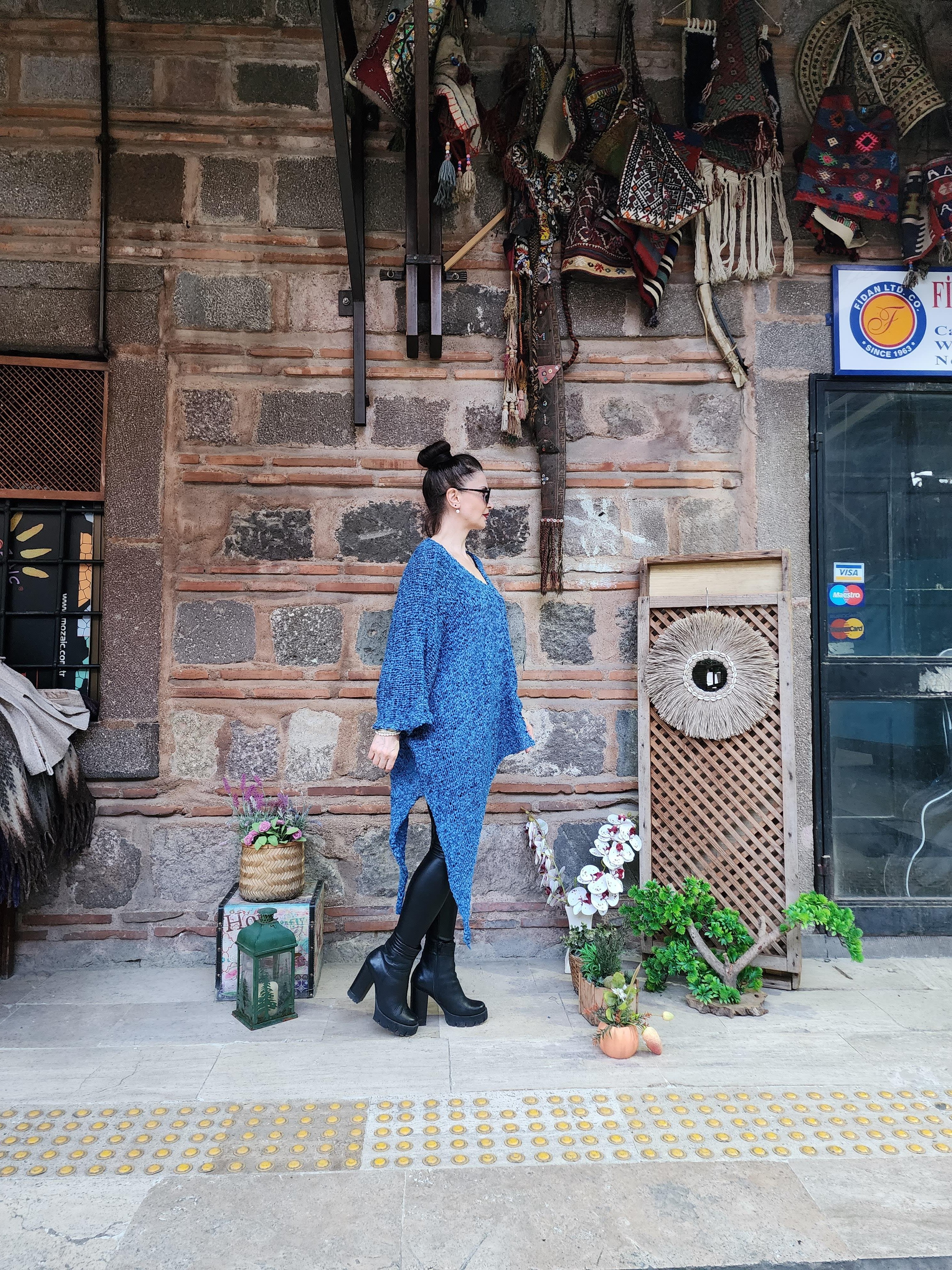 Asimetrik Koton ve Akrilik Karışımı Makina Örme Taş Rengi Kazak