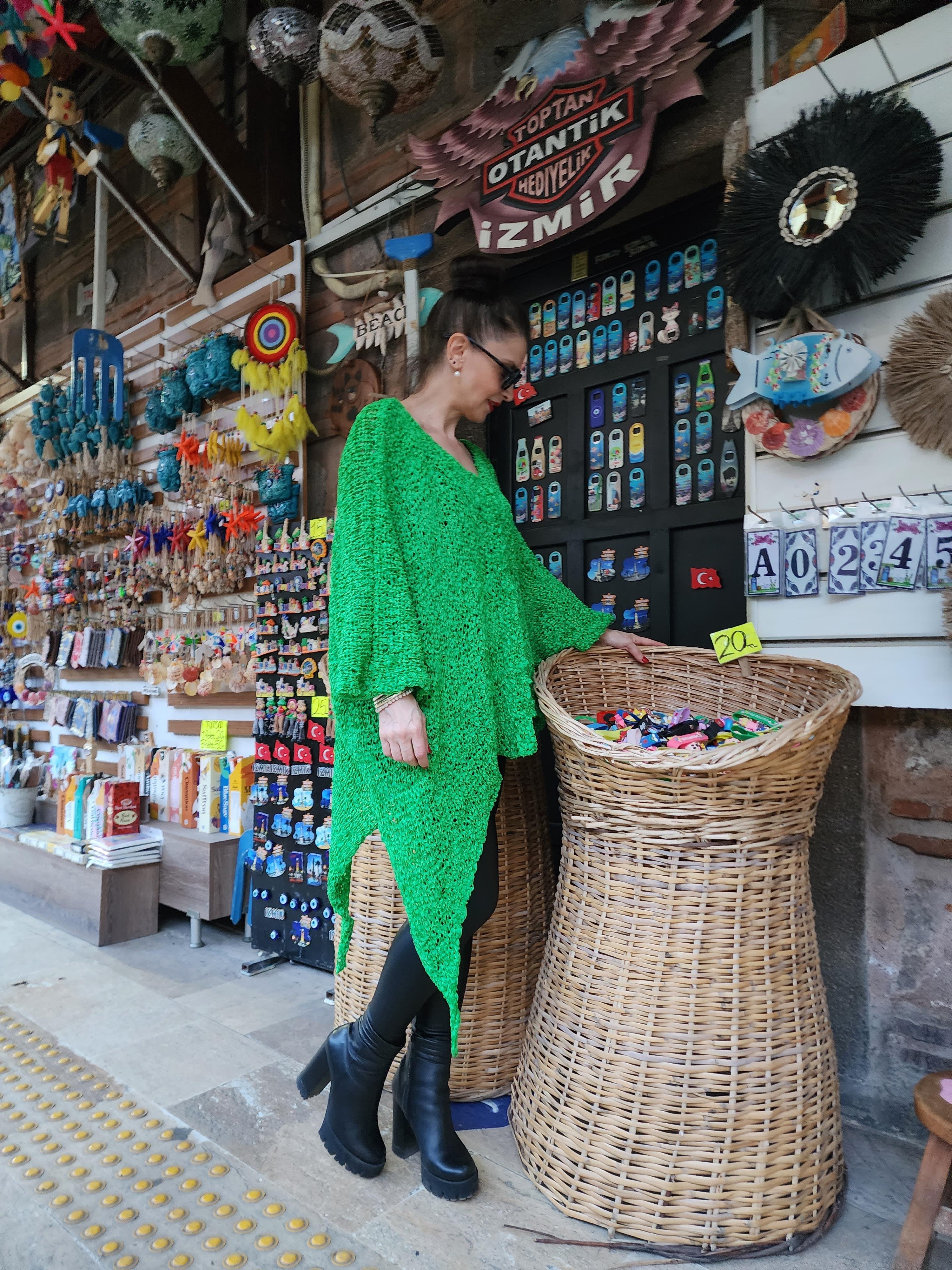 Asimetrik Koton ve Akrilik Karışımı Makina Örme Yeşil Kazak