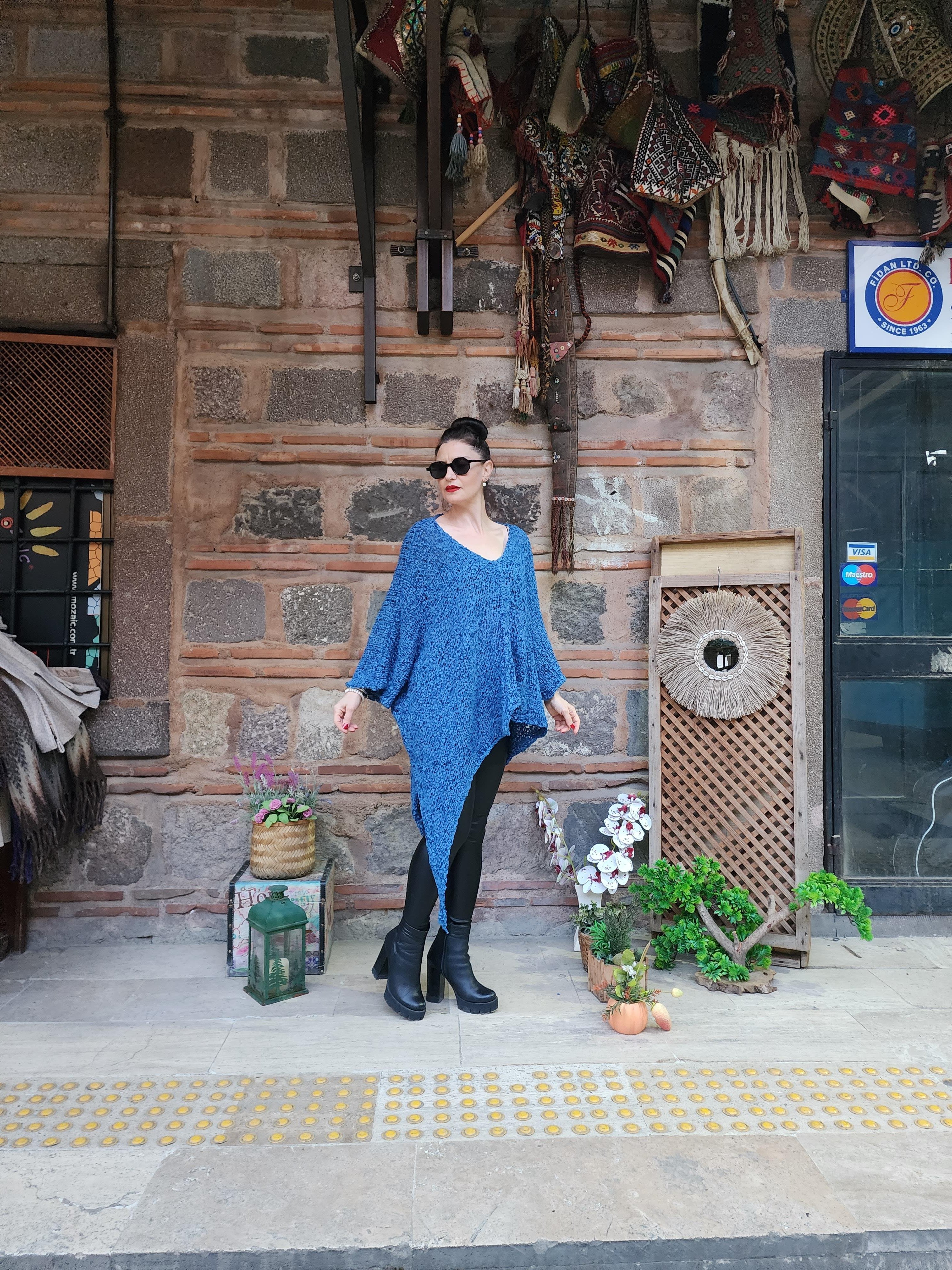 Asimetrik Koton ve Akrilik Karışımı Makina Örme Taş Rengi Kazak