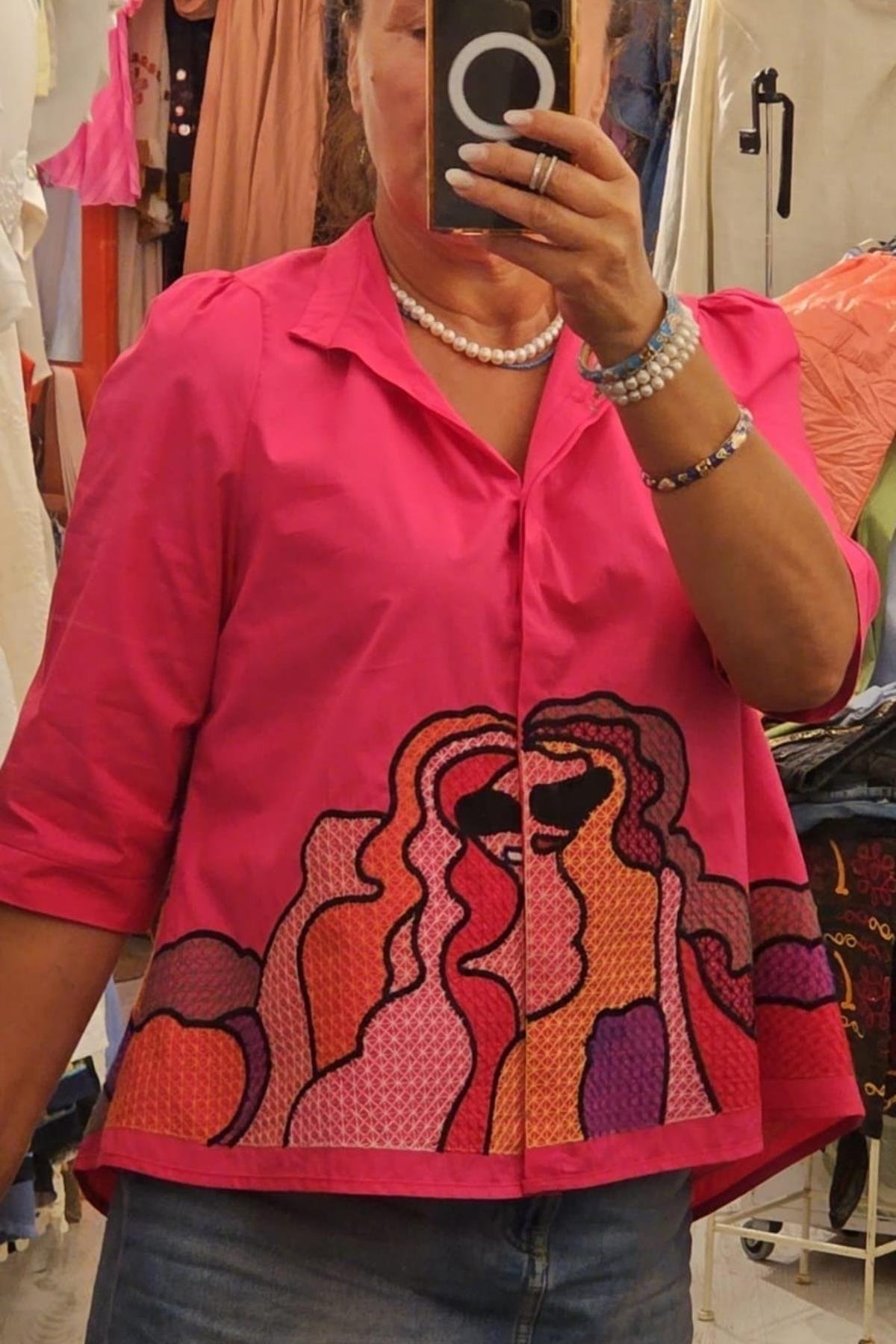 Hakim Yaka Makina Nakışı Önden Düğmeli Fakir Kol Bluz Pembe