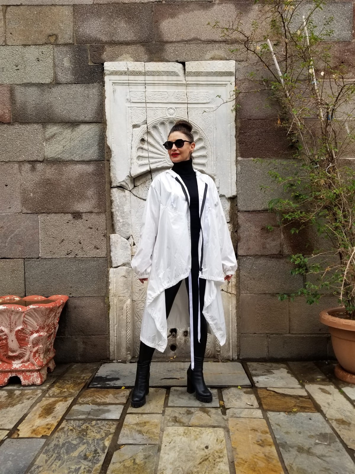 İtalyan Beyaz Kapişonlu Yağmurluk