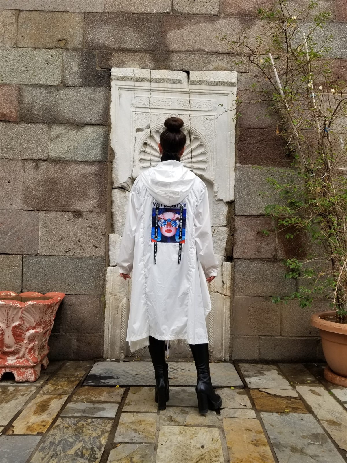 İtalyan Beyaz Kapişonlu Yağmurluk