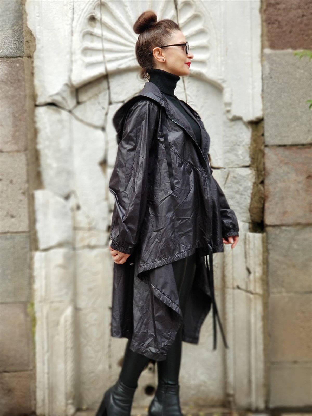 İtalyan Siyah Yağmurluk Kapişonlu