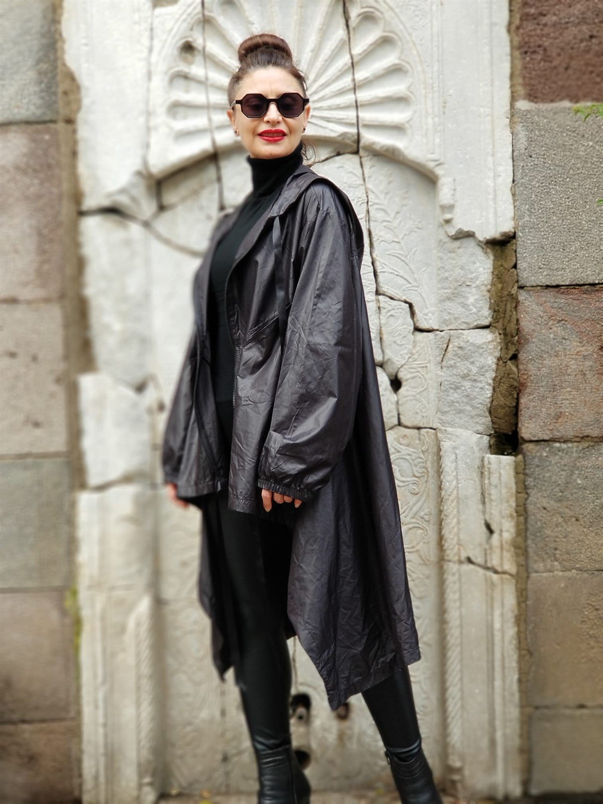 İtalyan Siyah Yağmurluk Kapişonlu