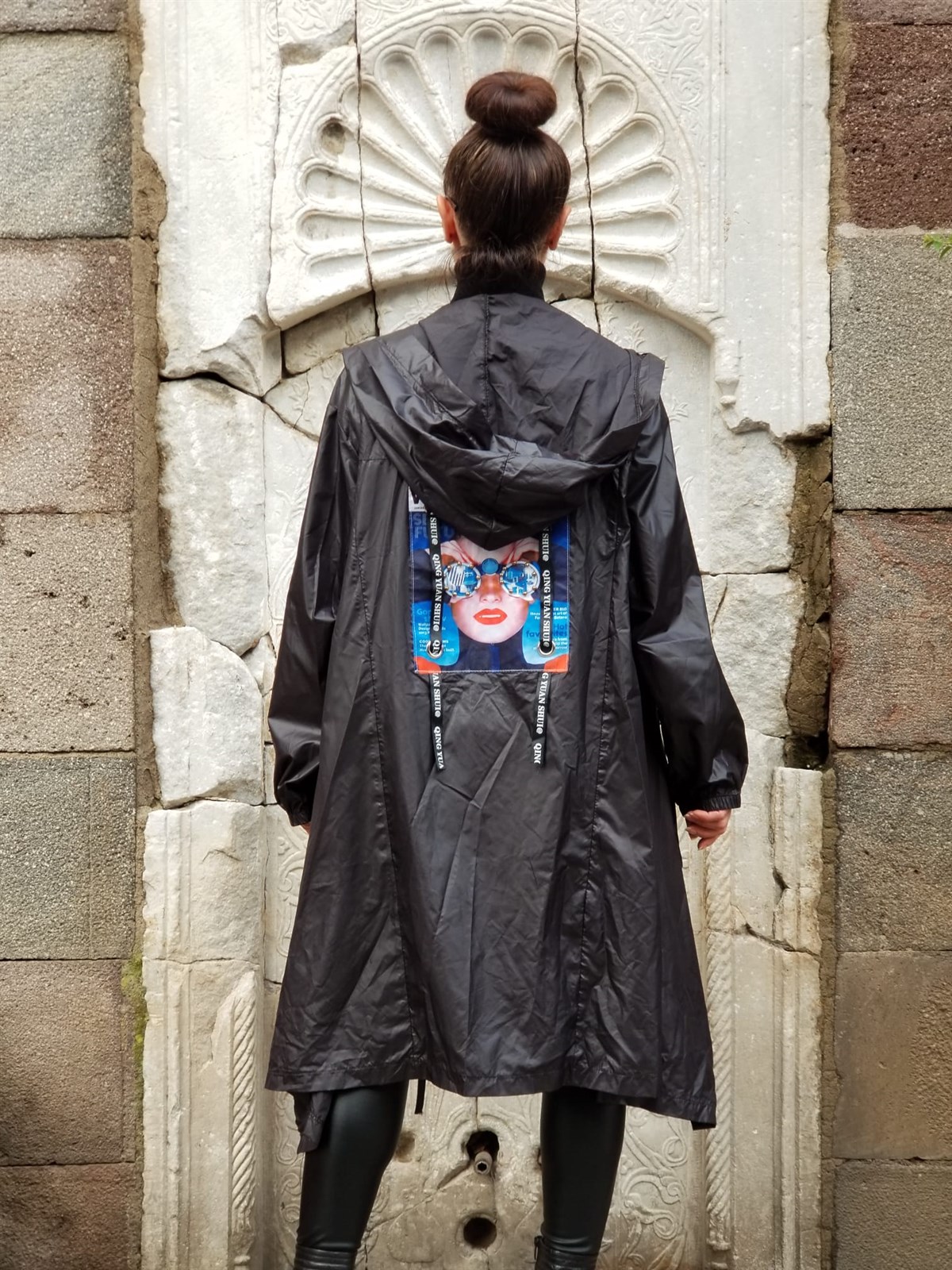 İtalyan Siyah Yağmurluk Kapişonlu