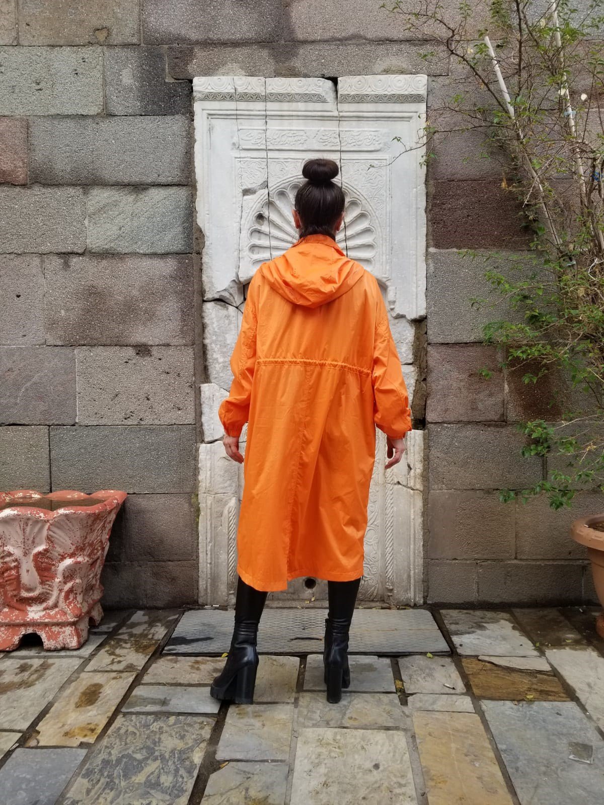 İtalyan Turuncu Yağmurluk Kapişonlu