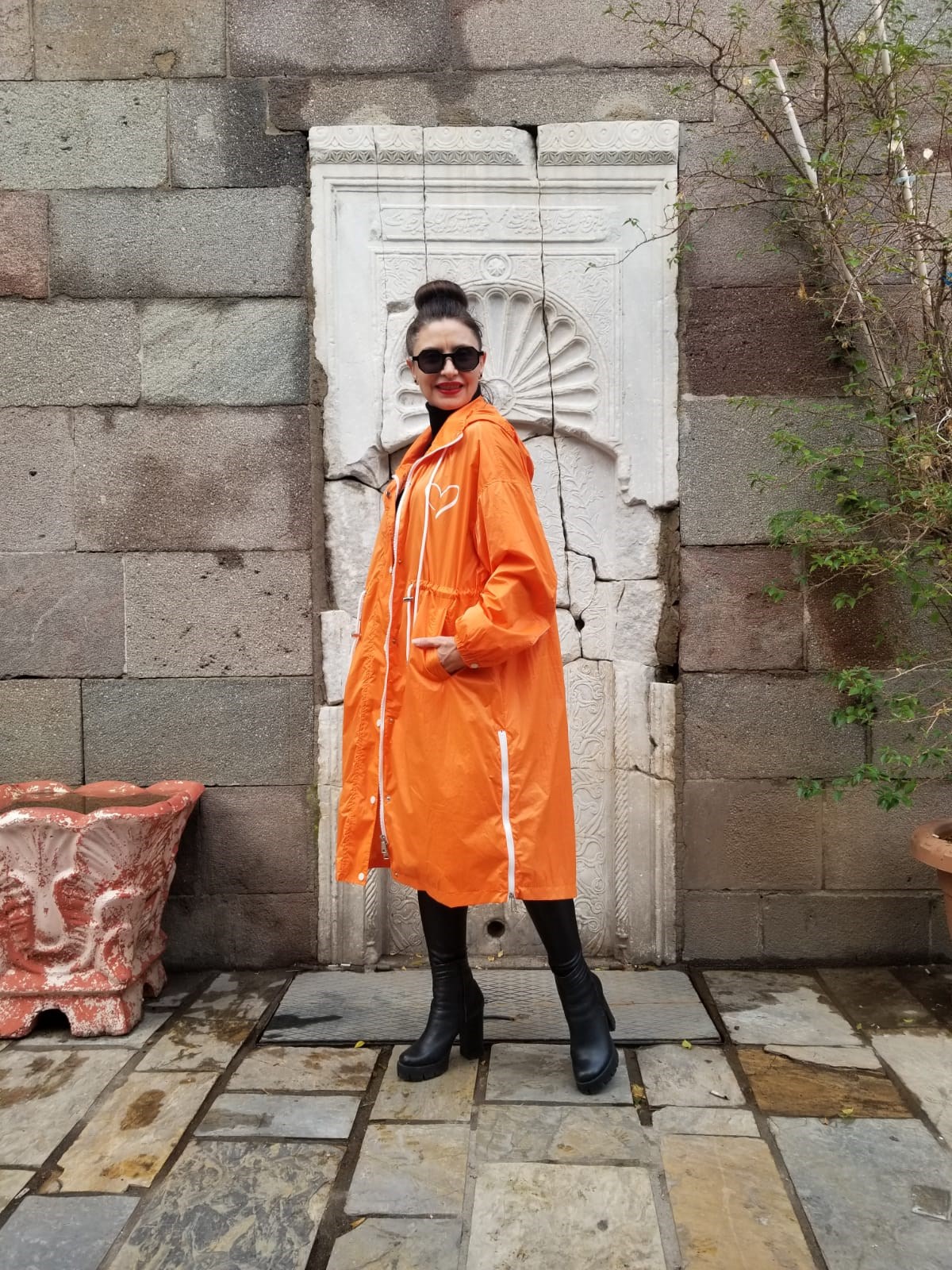 İtalyan Turuncu Yağmurluk Kapişonlu