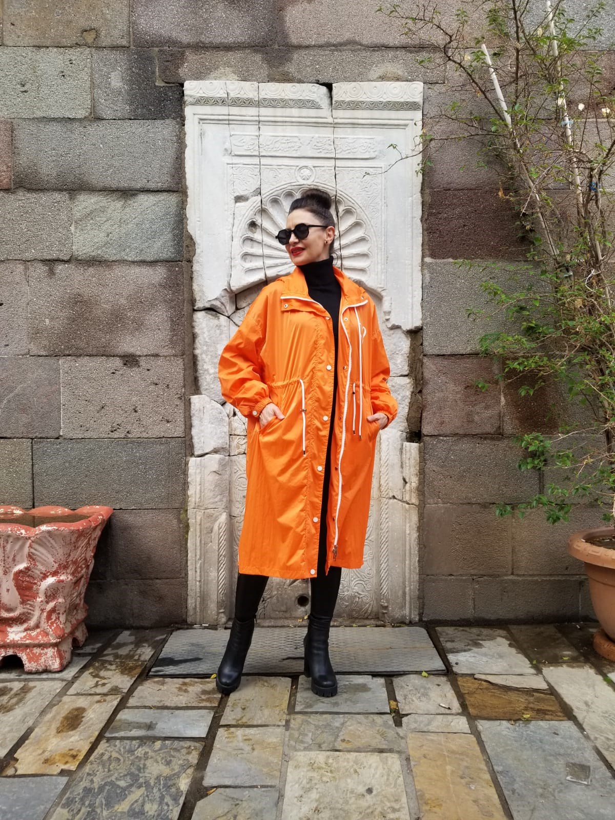 İtalyan Turuncu Yağmurluk Kapişonlu
