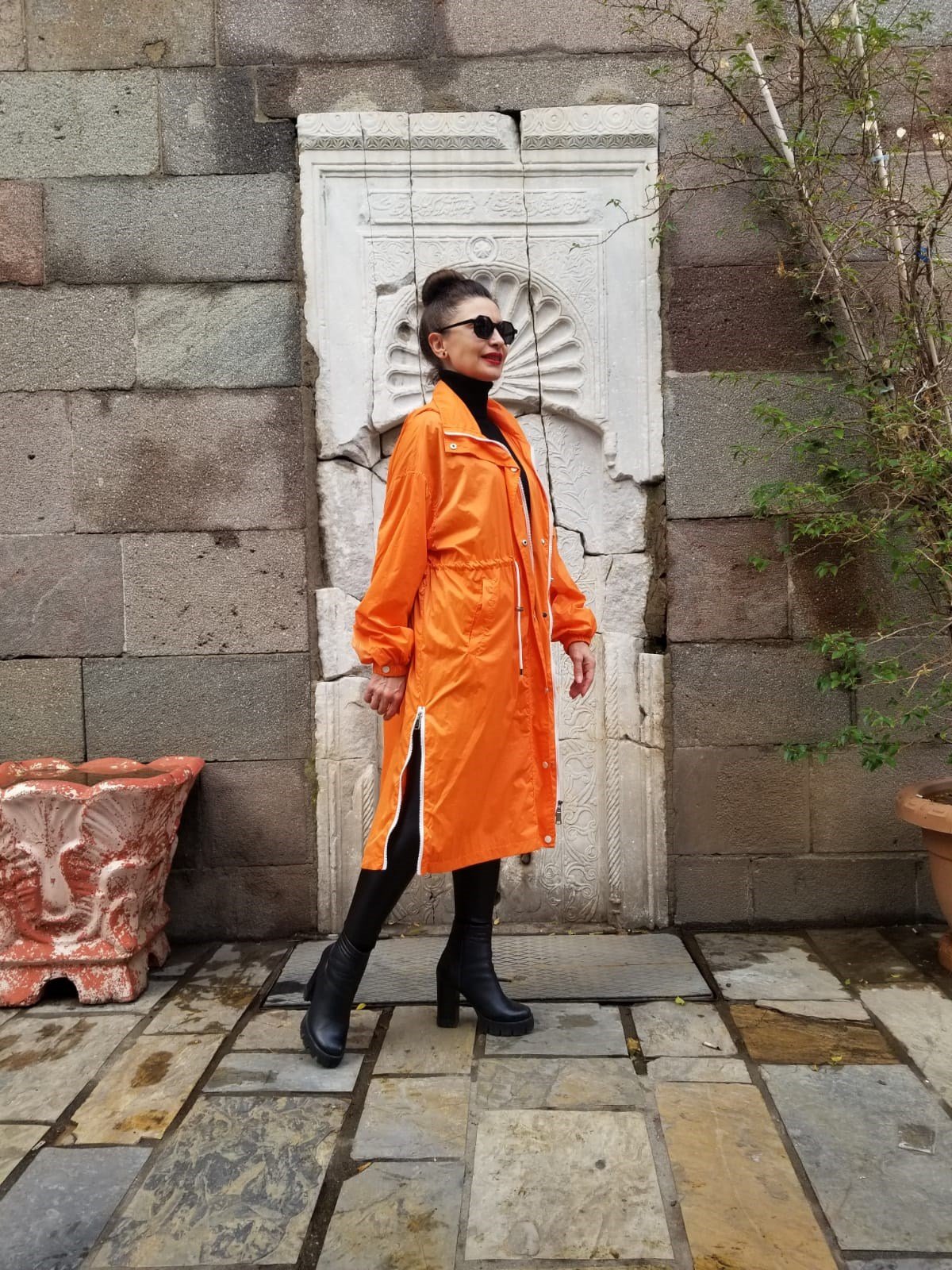 İtalyan Turuncu Yağmurluk Kapişonlu