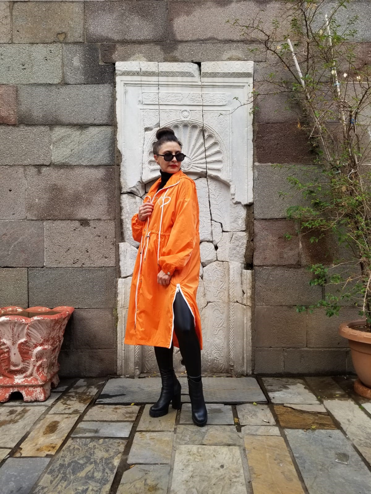 İtalyan Turuncu Yağmurluk Kapişonlu