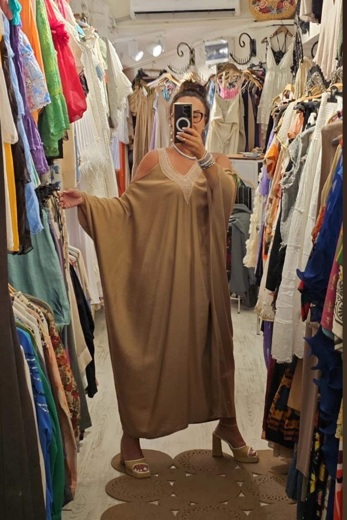 Tensel Kumaş Yarasa Kol V Yaka Elbise Camel