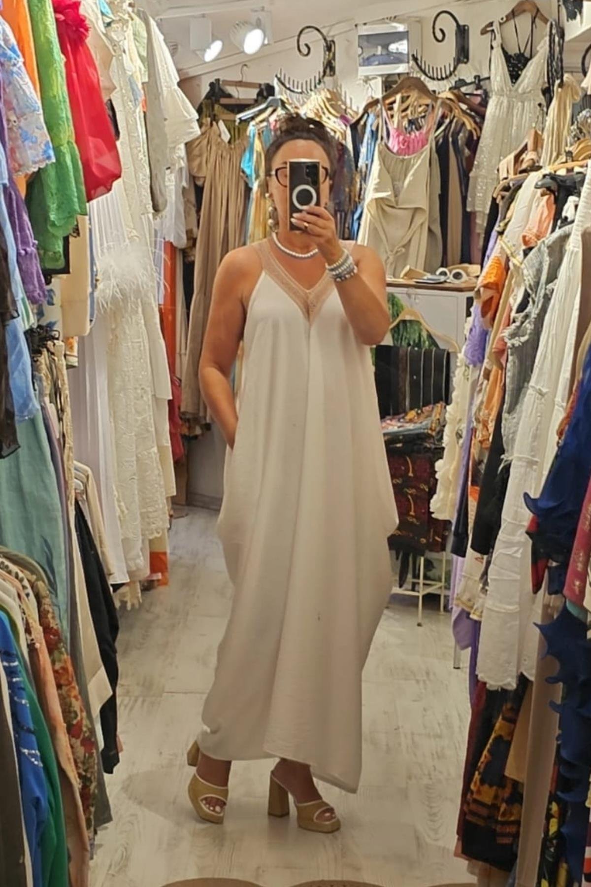 Tensel Kumaş Yarasa Kol V Yaka Elbise Beyaz