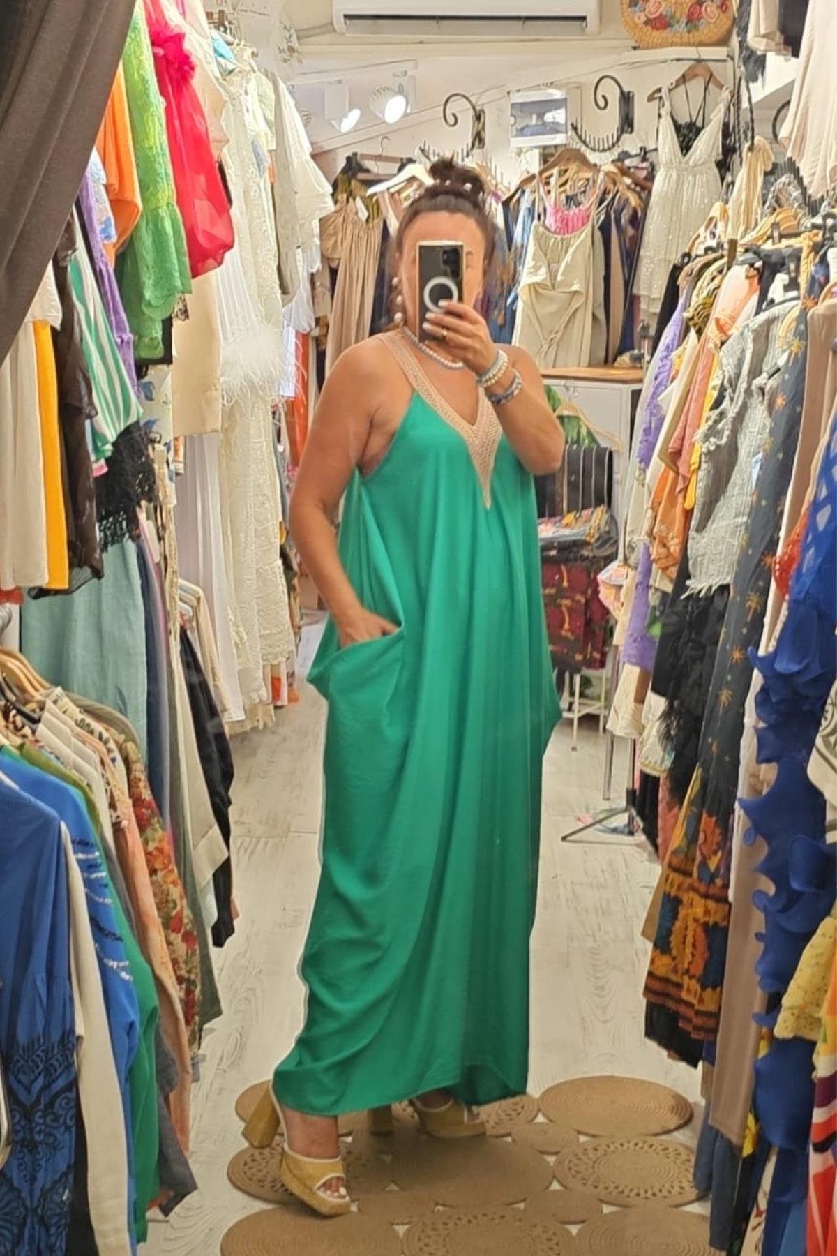 Tensel Kumaş Yarasa Kol V Yaka Elbise Yeşil