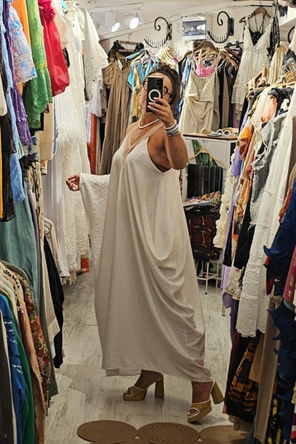 Tensel Kumaş Yarasa Kol V Yaka Elbise Beyaz