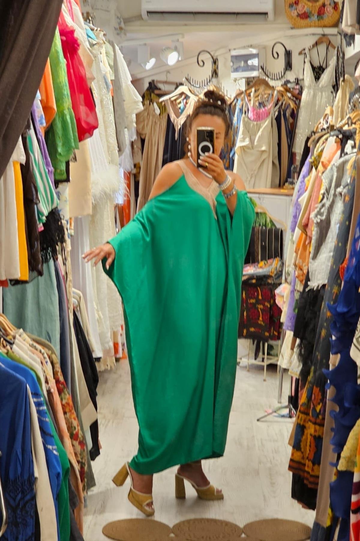 Tensel Kumaş Yarasa Kol V Yaka Elbise Yeşil