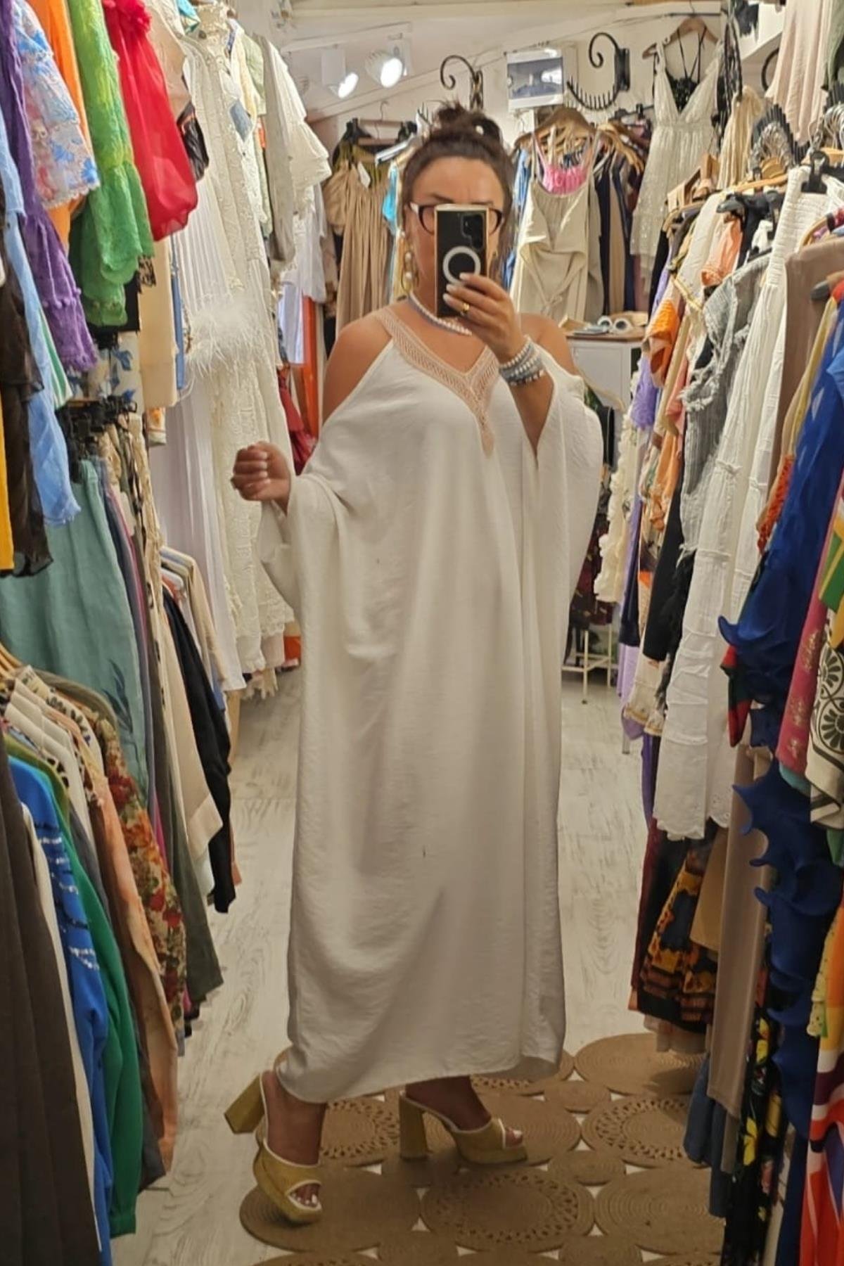 Tensel Kumaş Yarasa Kol V Yaka Elbise Beyaz