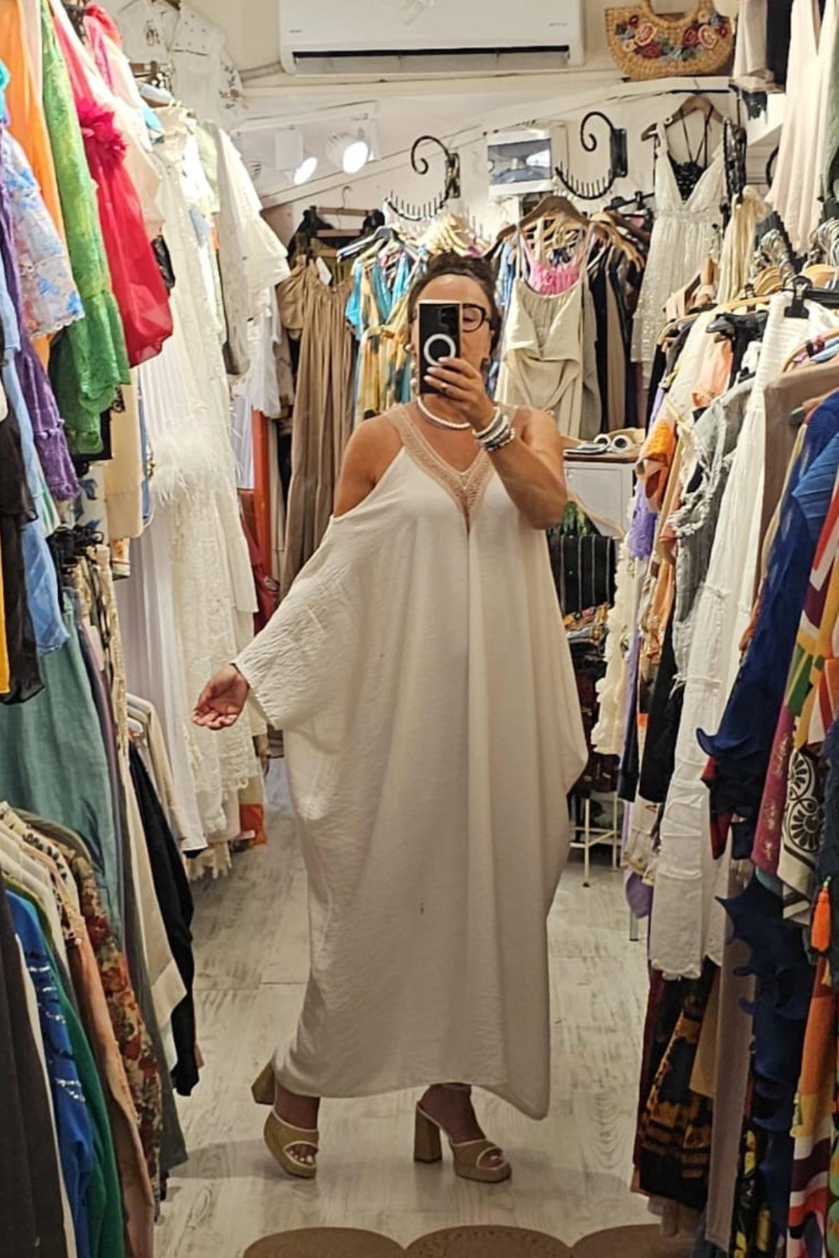 Tensel Kumaş Yarasa Kol V Yaka Elbise Beyaz