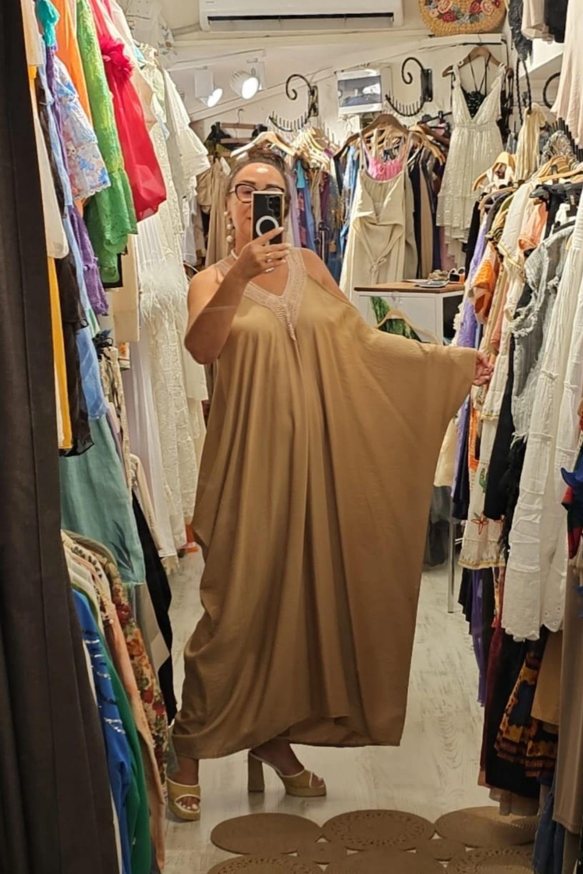 Tensel Kumaş Yarasa Kol V Yaka Elbise Camel