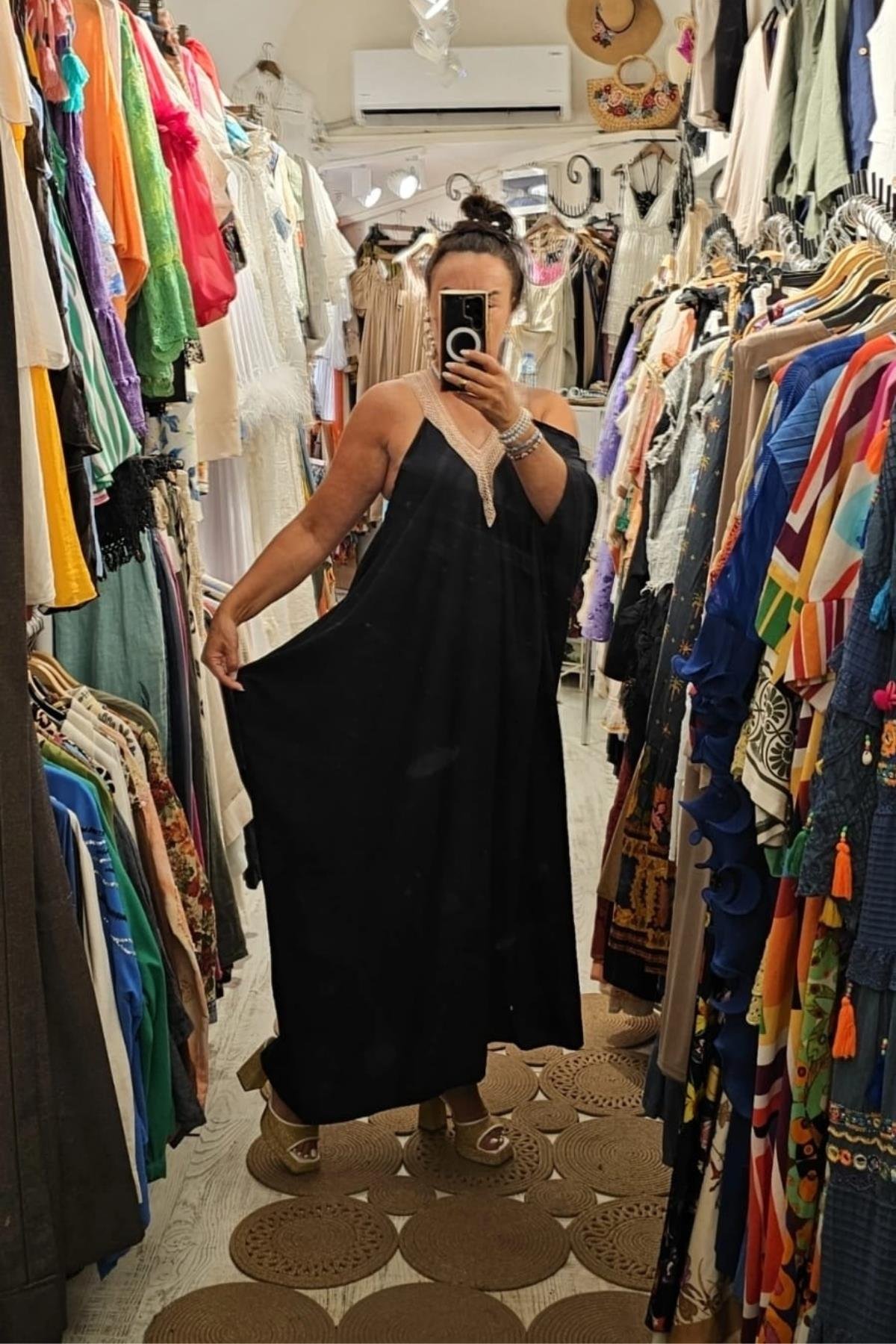 Tensel Kumaş Yarasa Kol V Yaka Elbise Siyah