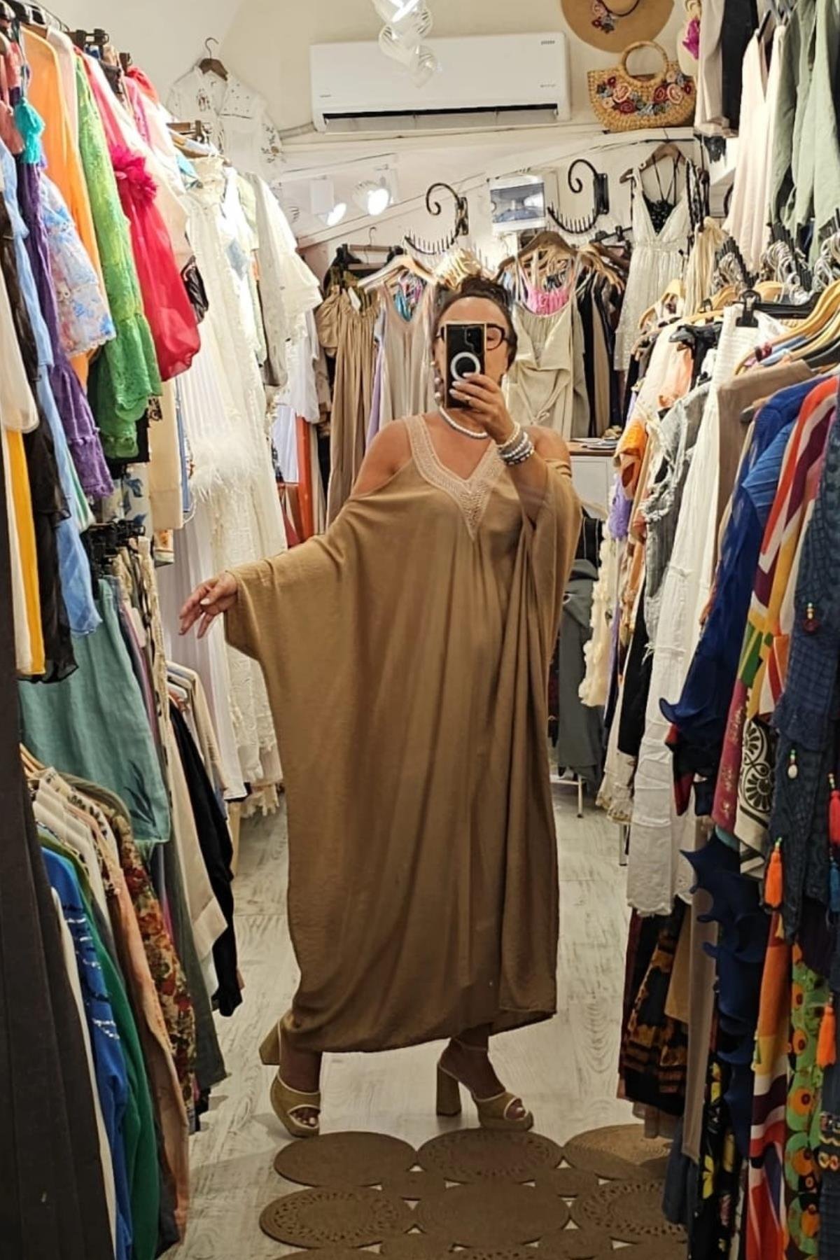 Tensel Kumaş Yarasa Kol V Yaka Elbise Camel