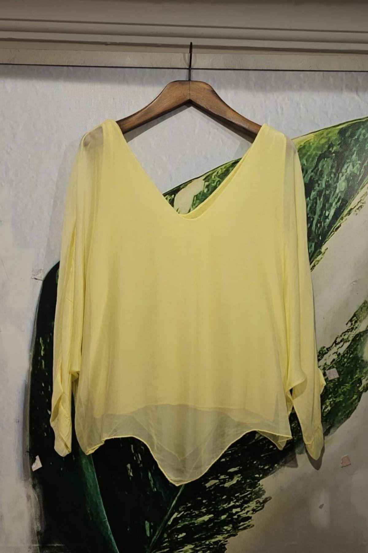 V Yaka İpek Bluz Limon Sarısı